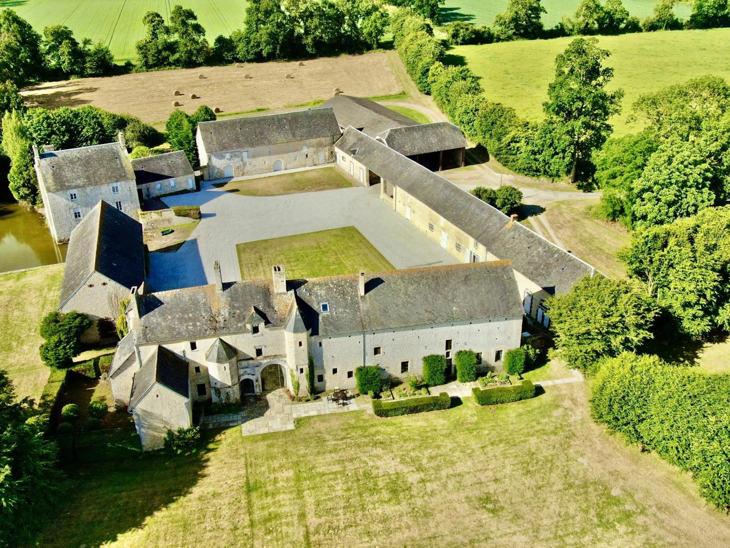 Property building in MANOIR du QUESNAY
