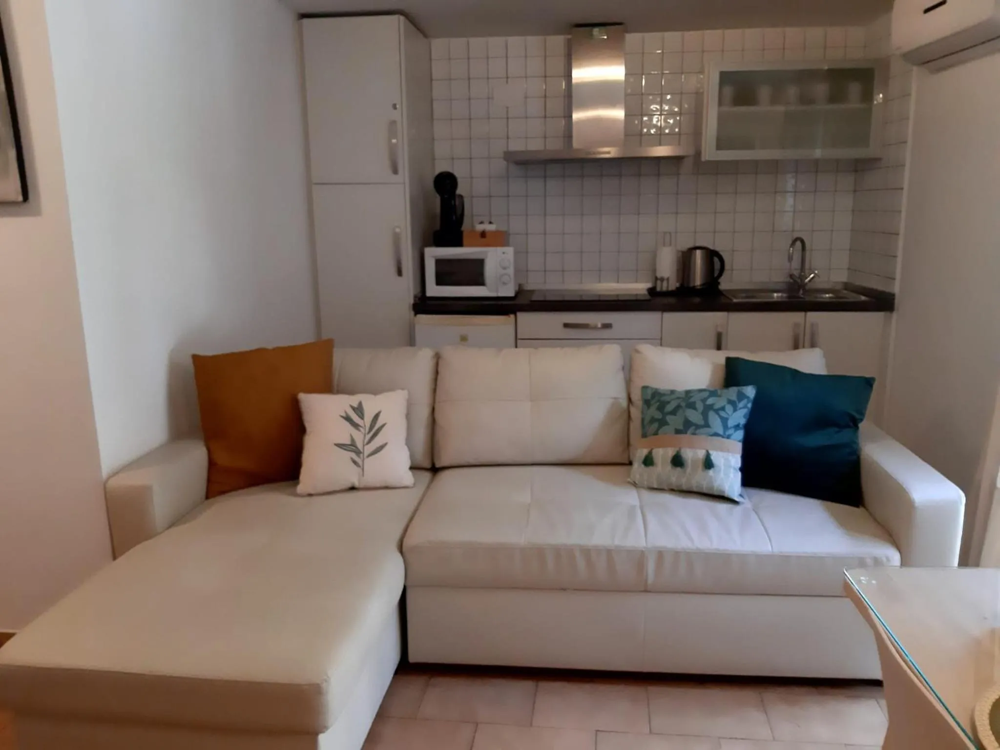 Casa Bajo la Roca