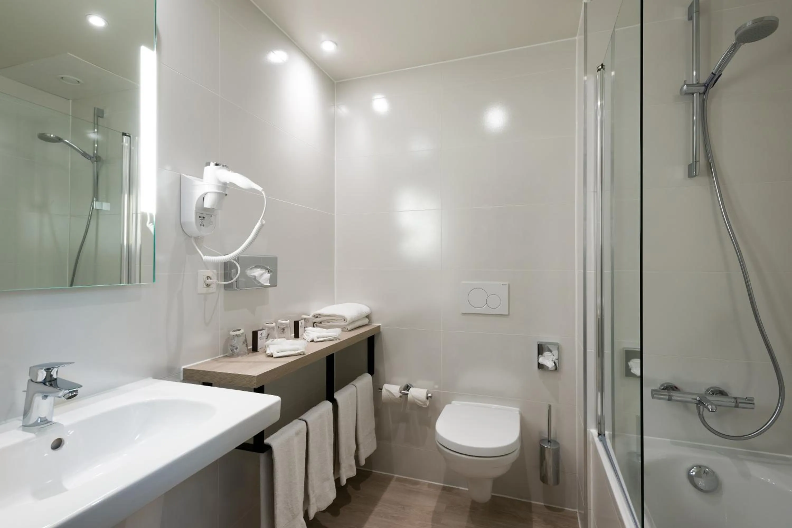 Shower in Martin's Brugge