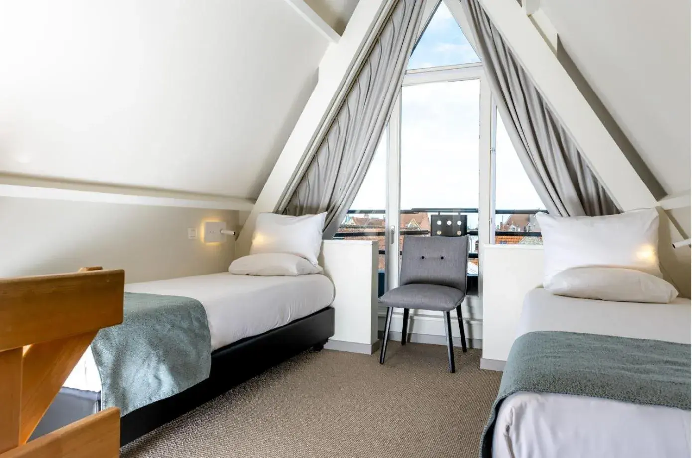 Comfort Twin Room with Bath in Martin's Brugge Comfort Twin Room with Bath in Martin's Brugge