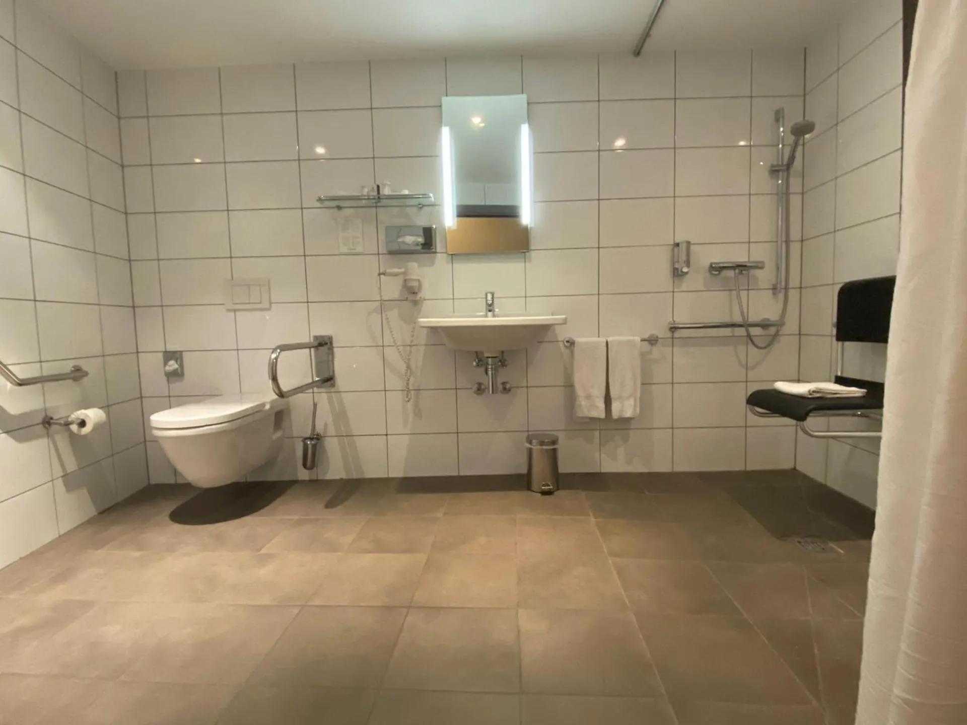 Shower in Martin's Brugge