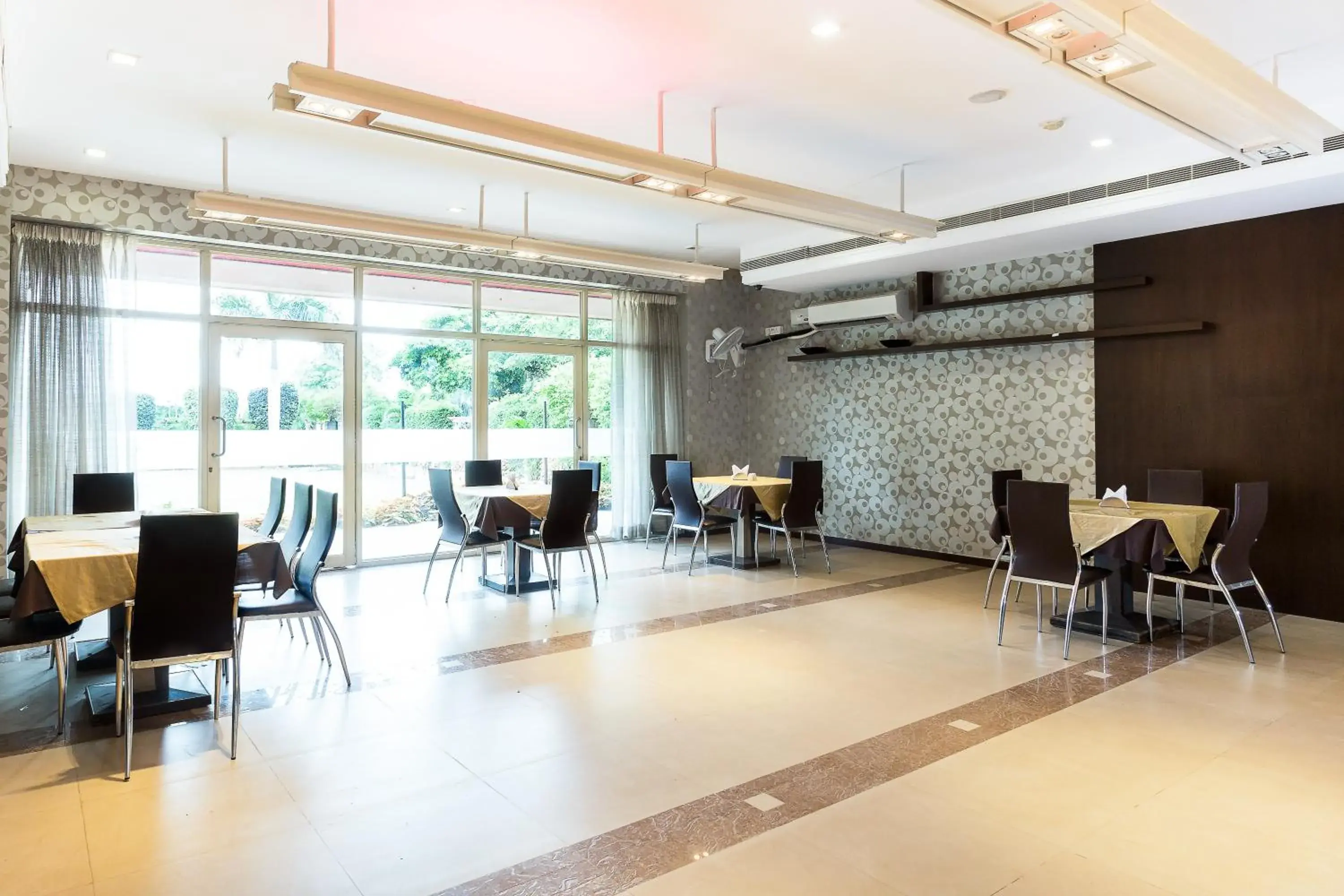 Restaurant/places to eat in Treebo Fort Club Restaurant/places to eat in Treebo Fort Club