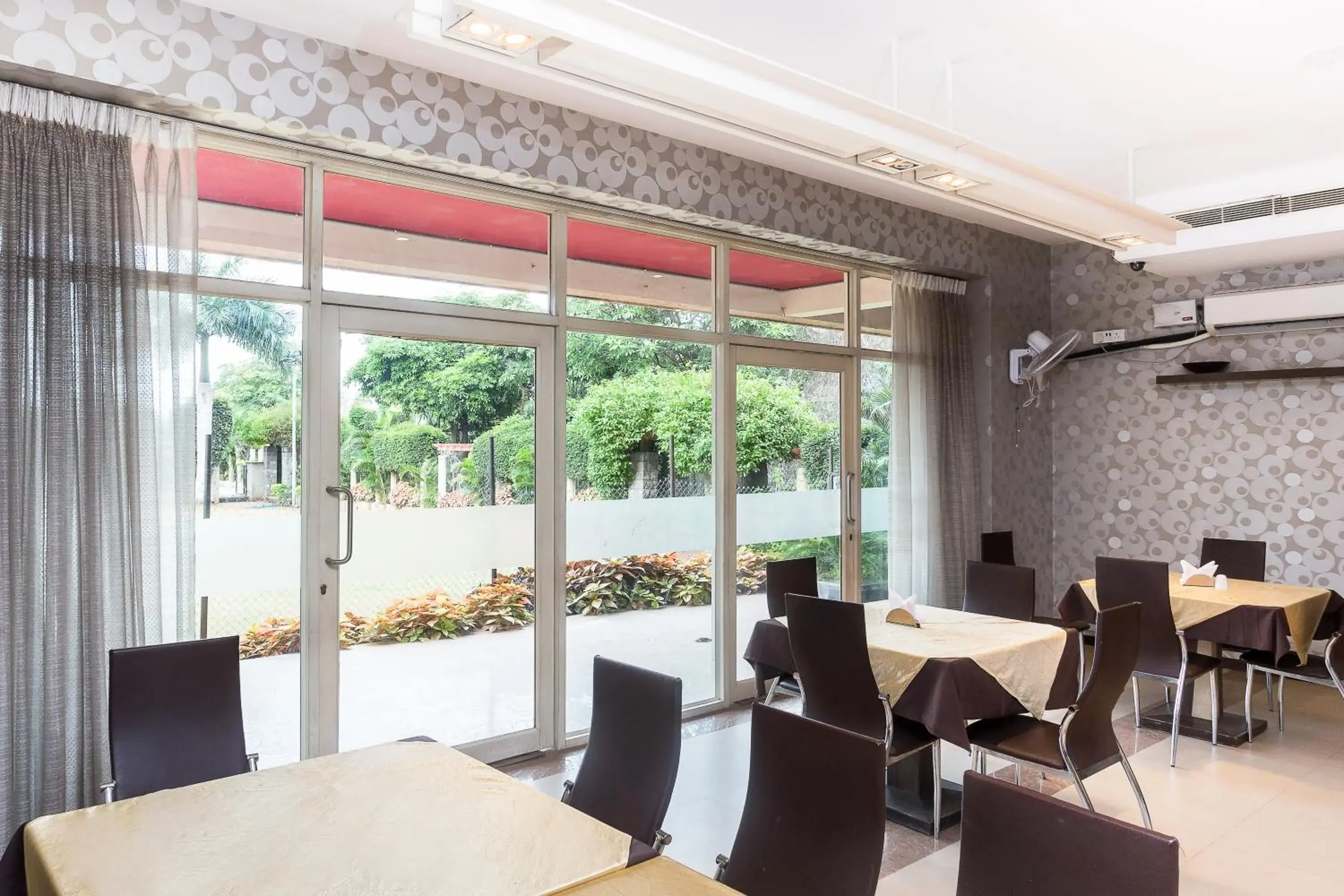 Restaurant/places to eat in Treebo Fort Club Restaurant/places to eat in Treebo Fort Club