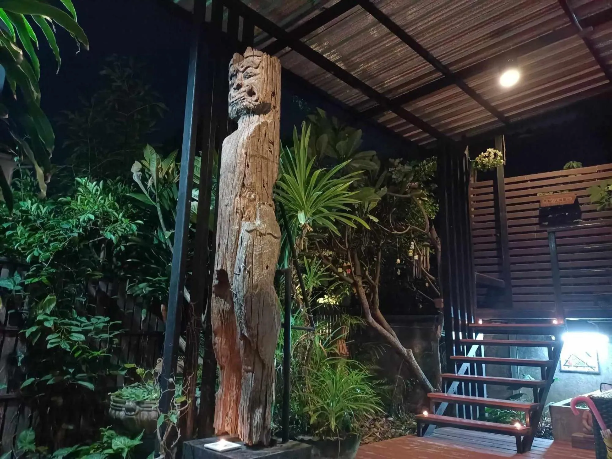 Facade/entrance in Chez Pom