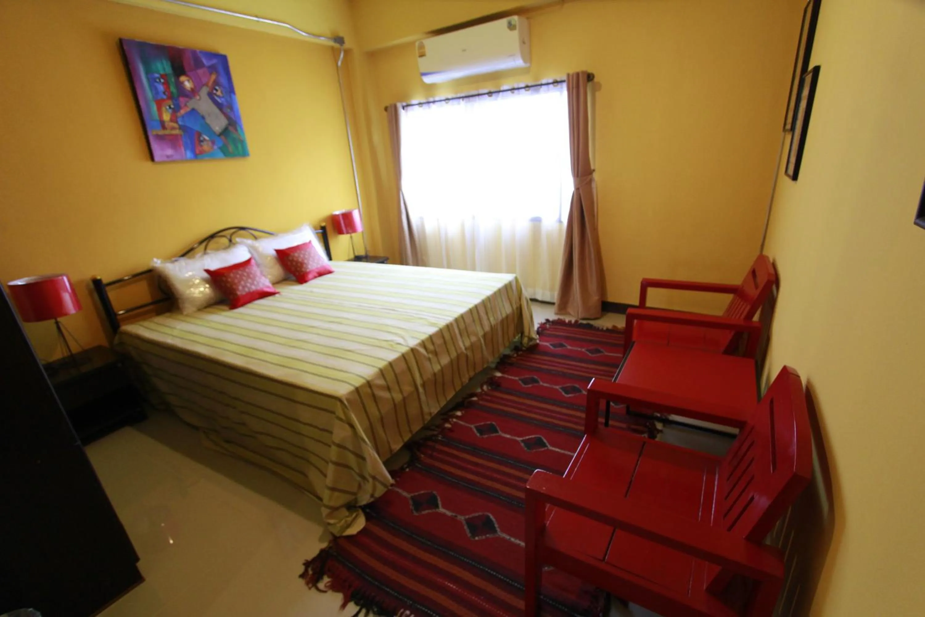 Bedroom, Bed in Chez Pom