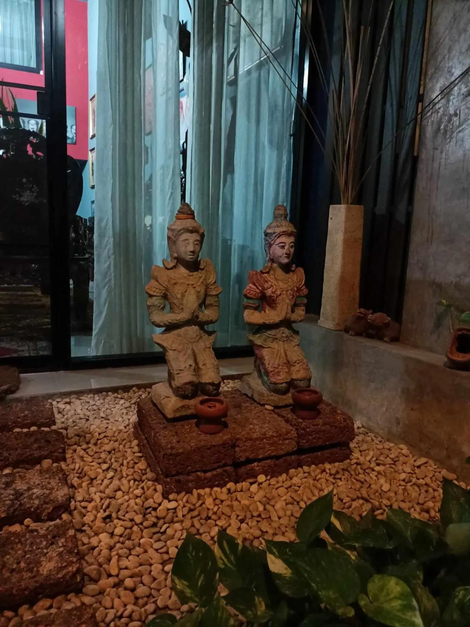 Facade/entrance in Chez Pom