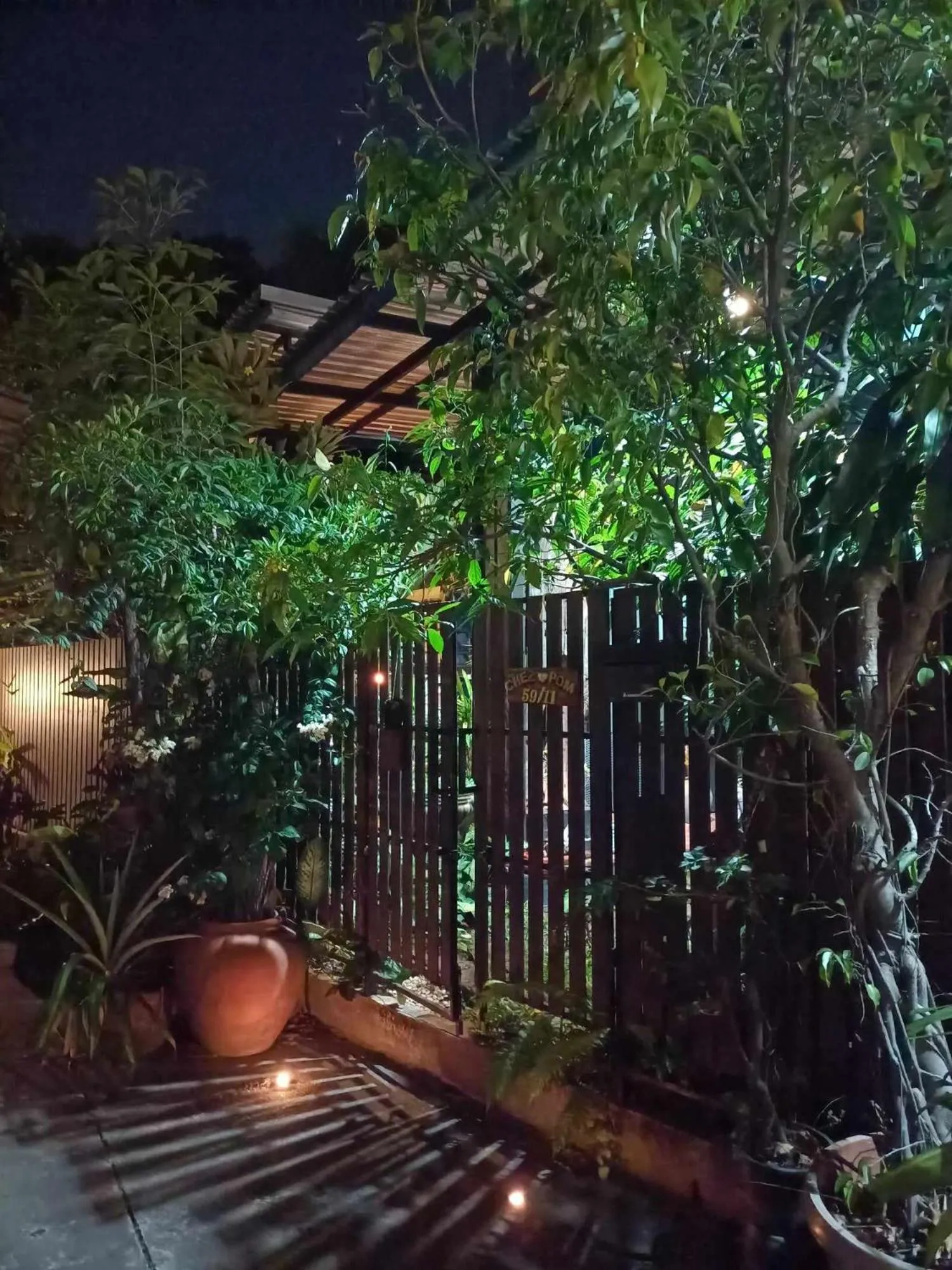 Facade/entrance in Chez Pom