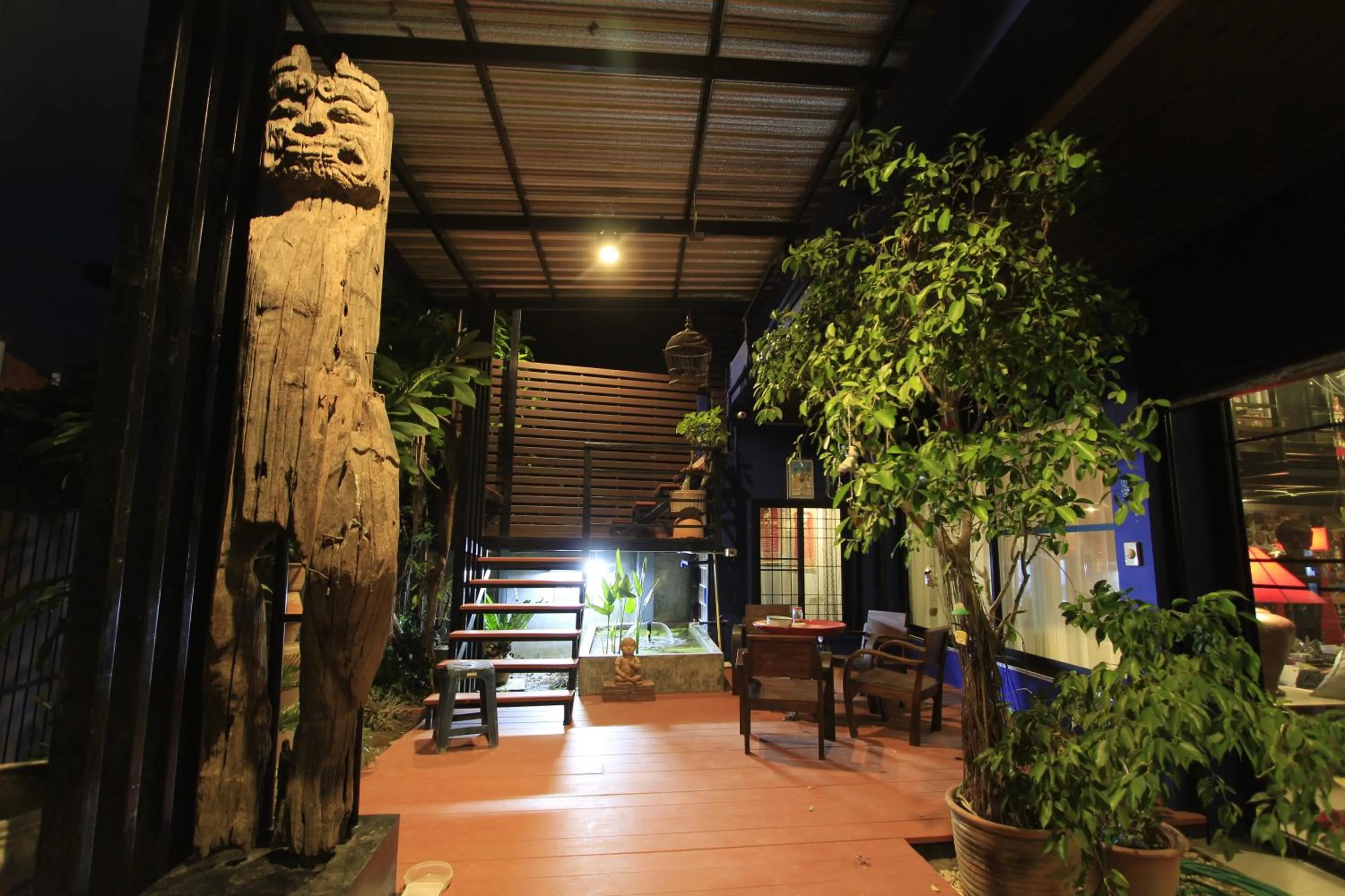 Facade/entrance in Chez Pom