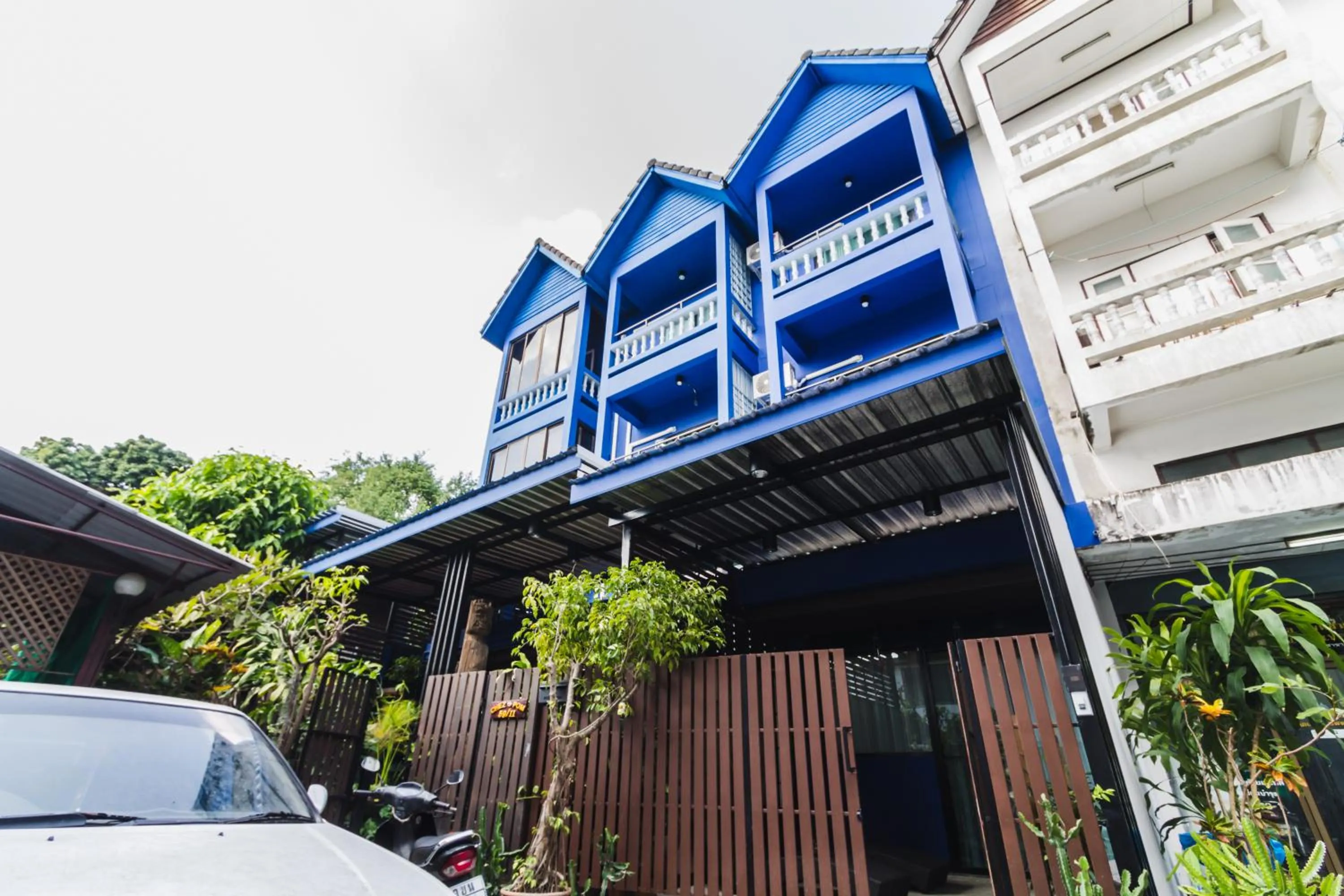 Property building in Chez Pom