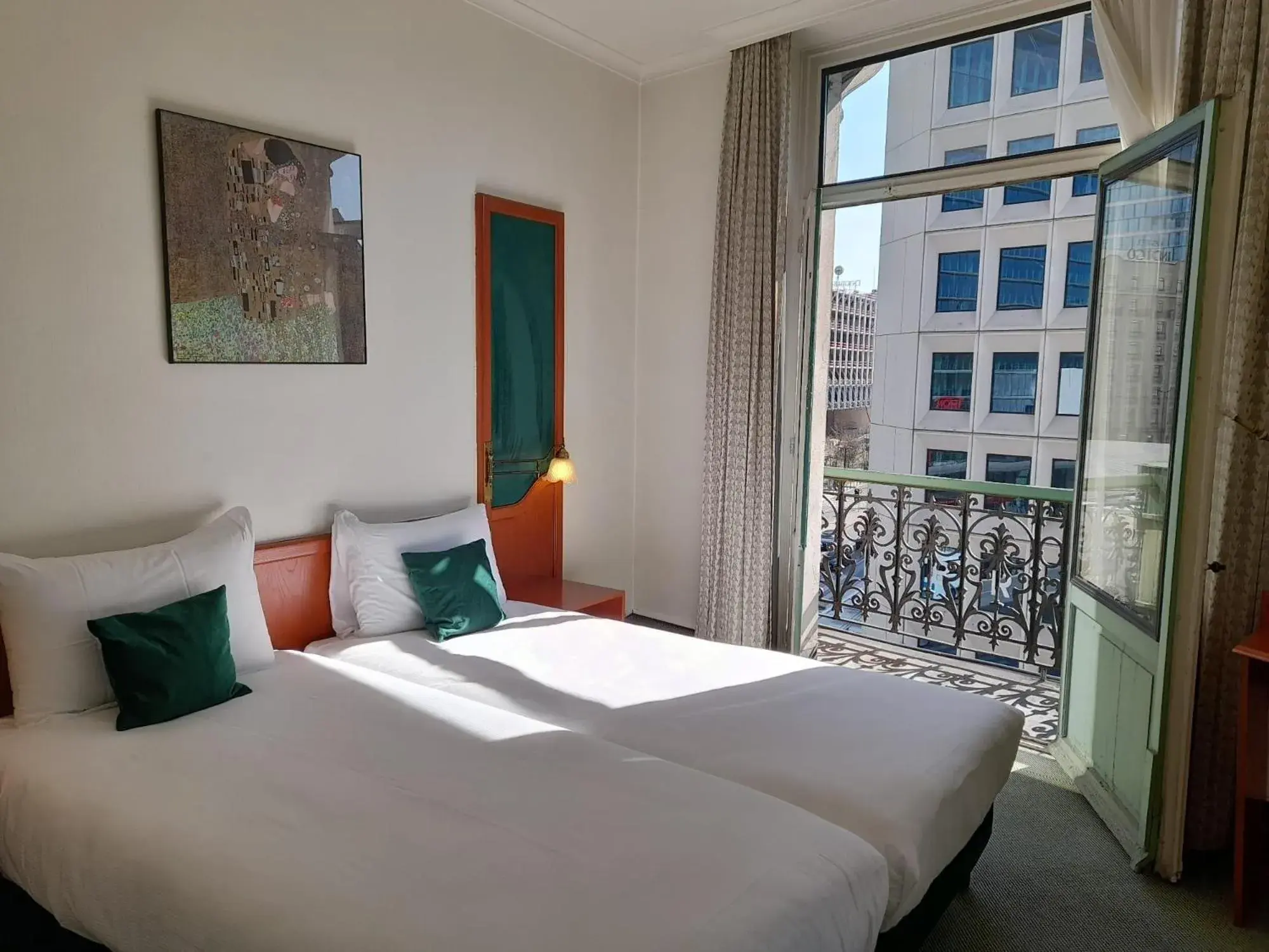 Bed in Hotel Le Dome Bed in Hotel Le Dome