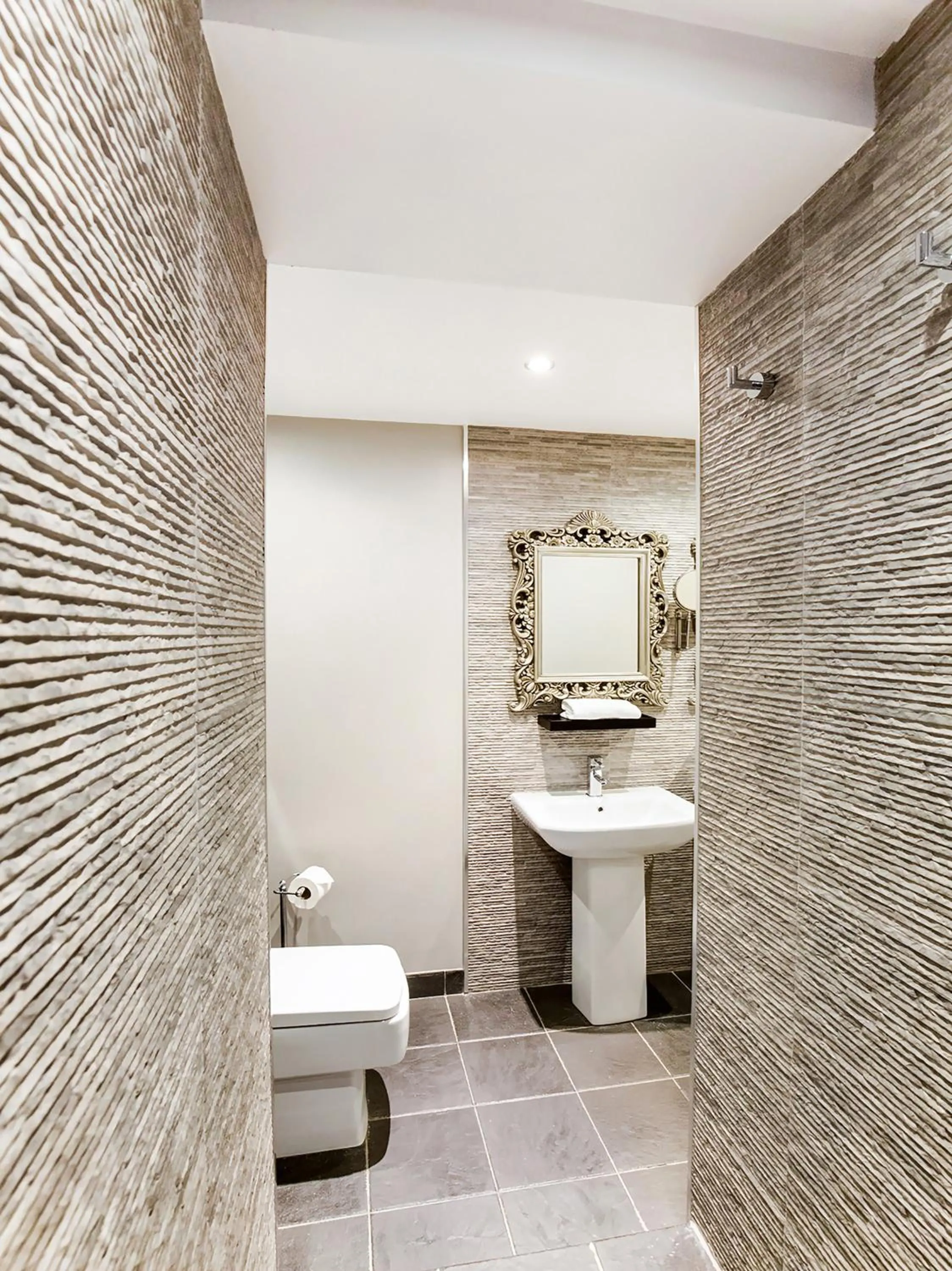 Bathroom in Barony Castle Hotel