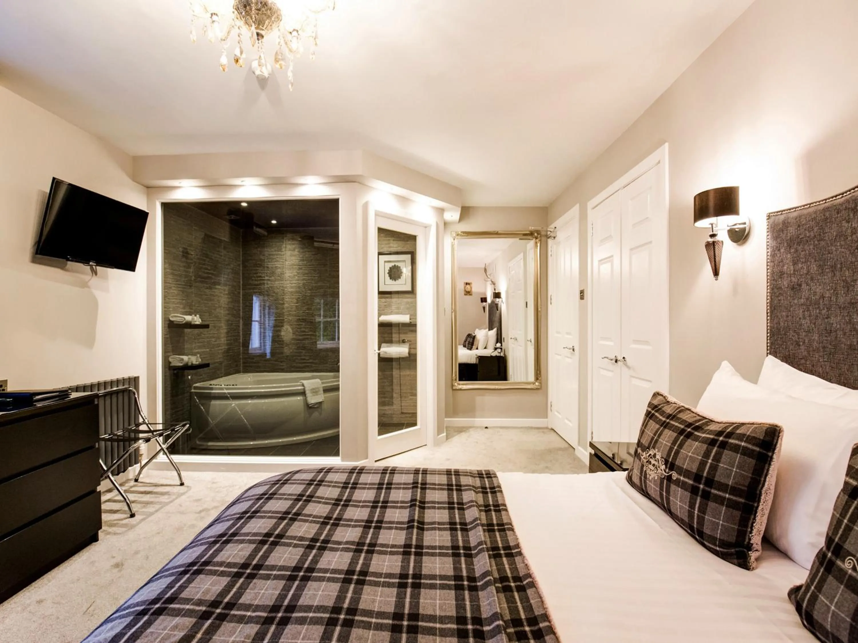 Photo of the whole room, Bed in Barony Castle Hotel