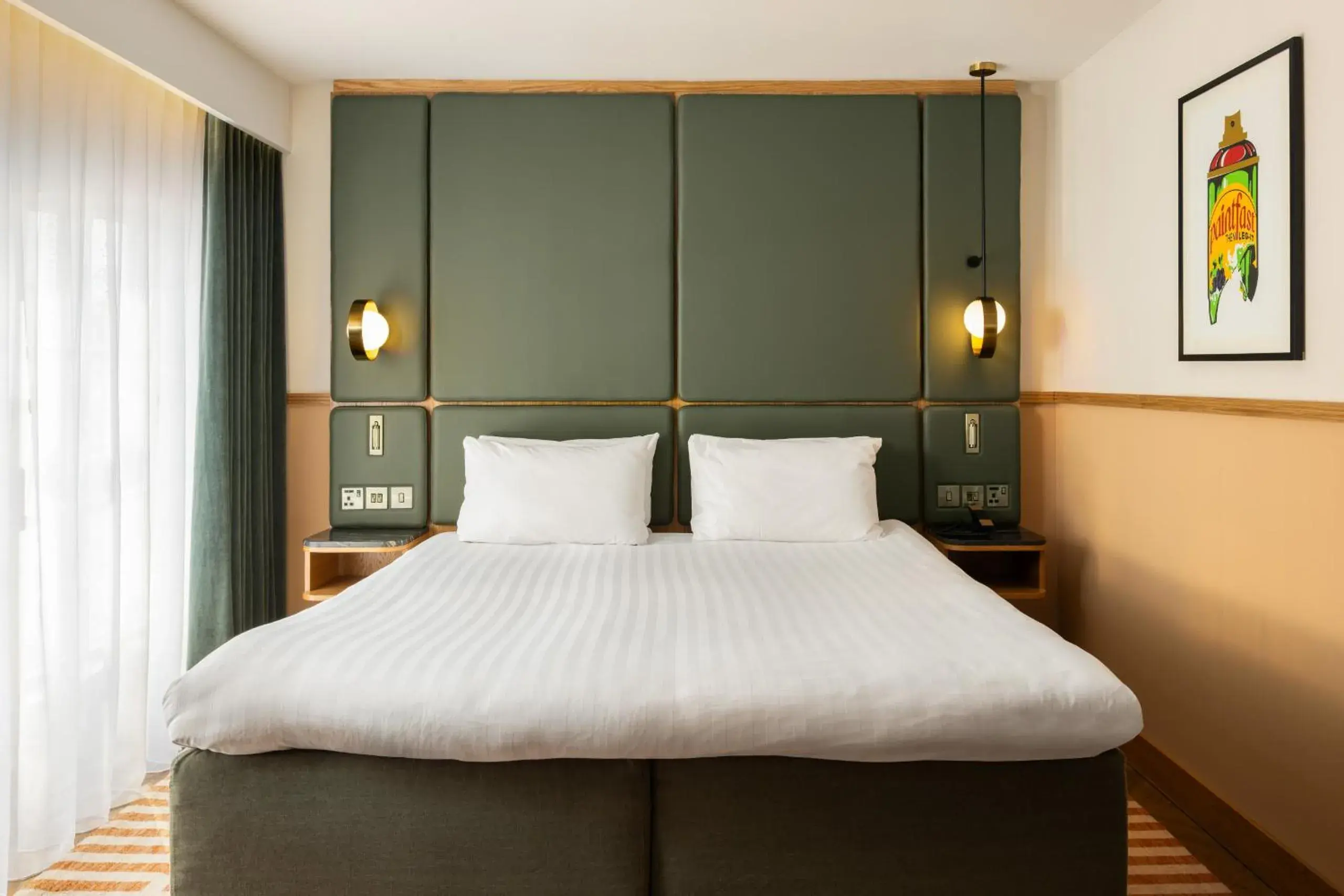 Bed in Carlton George Hotel Bed in Carlton George Hotel