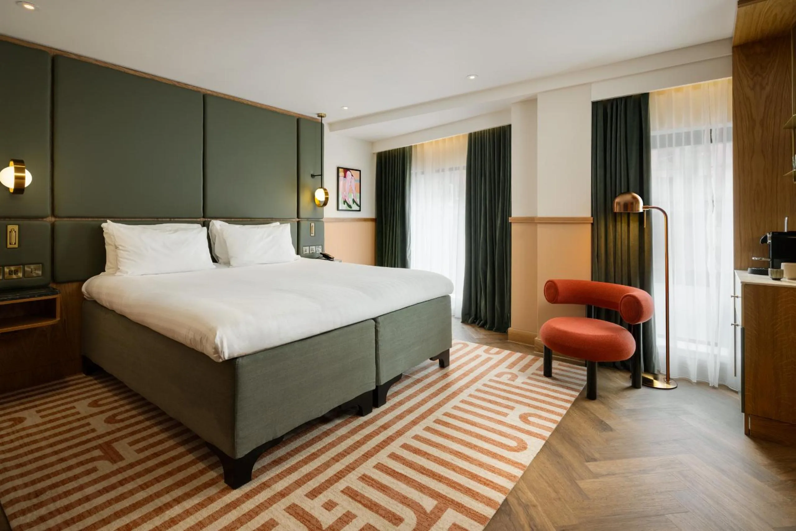 Bed in Carlton George Hotel