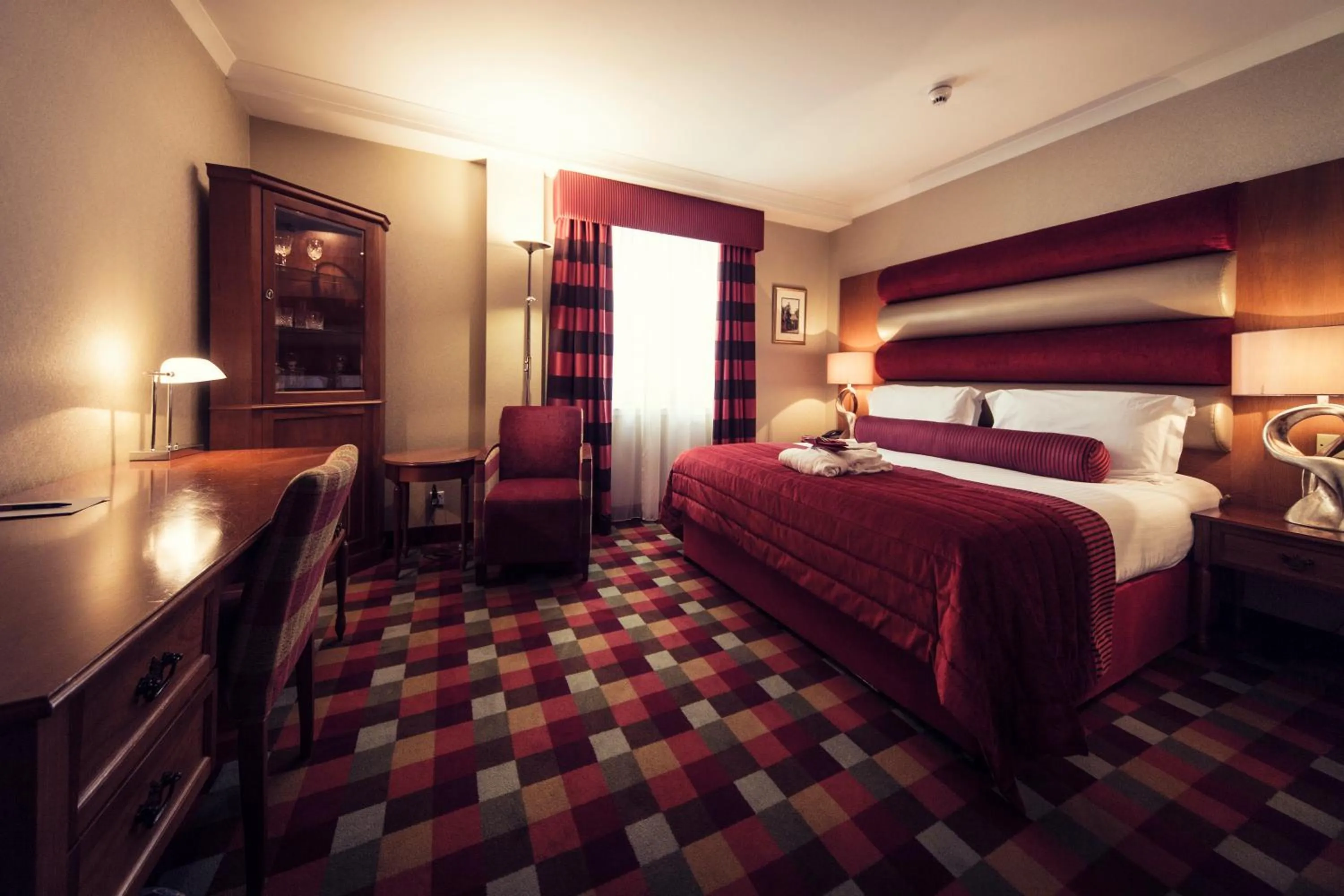 Bedroom, Bed in Carlton George Hotel