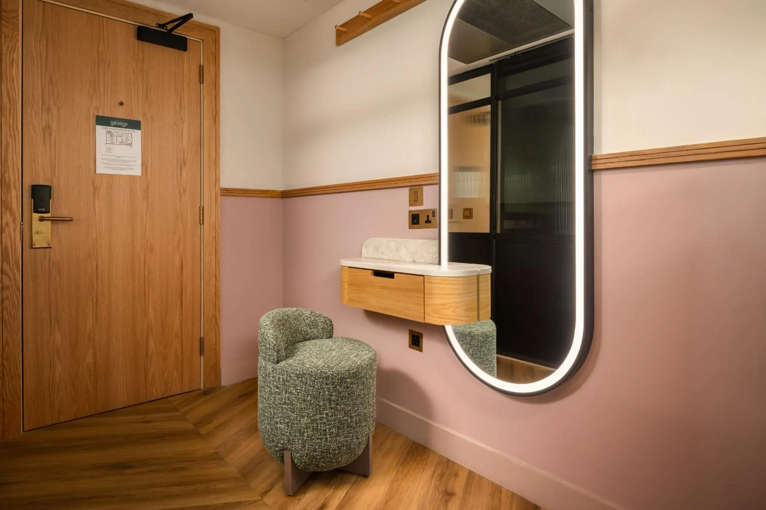 Bedroom in Carlton George Hotel Bedroom in Carlton George Hotel