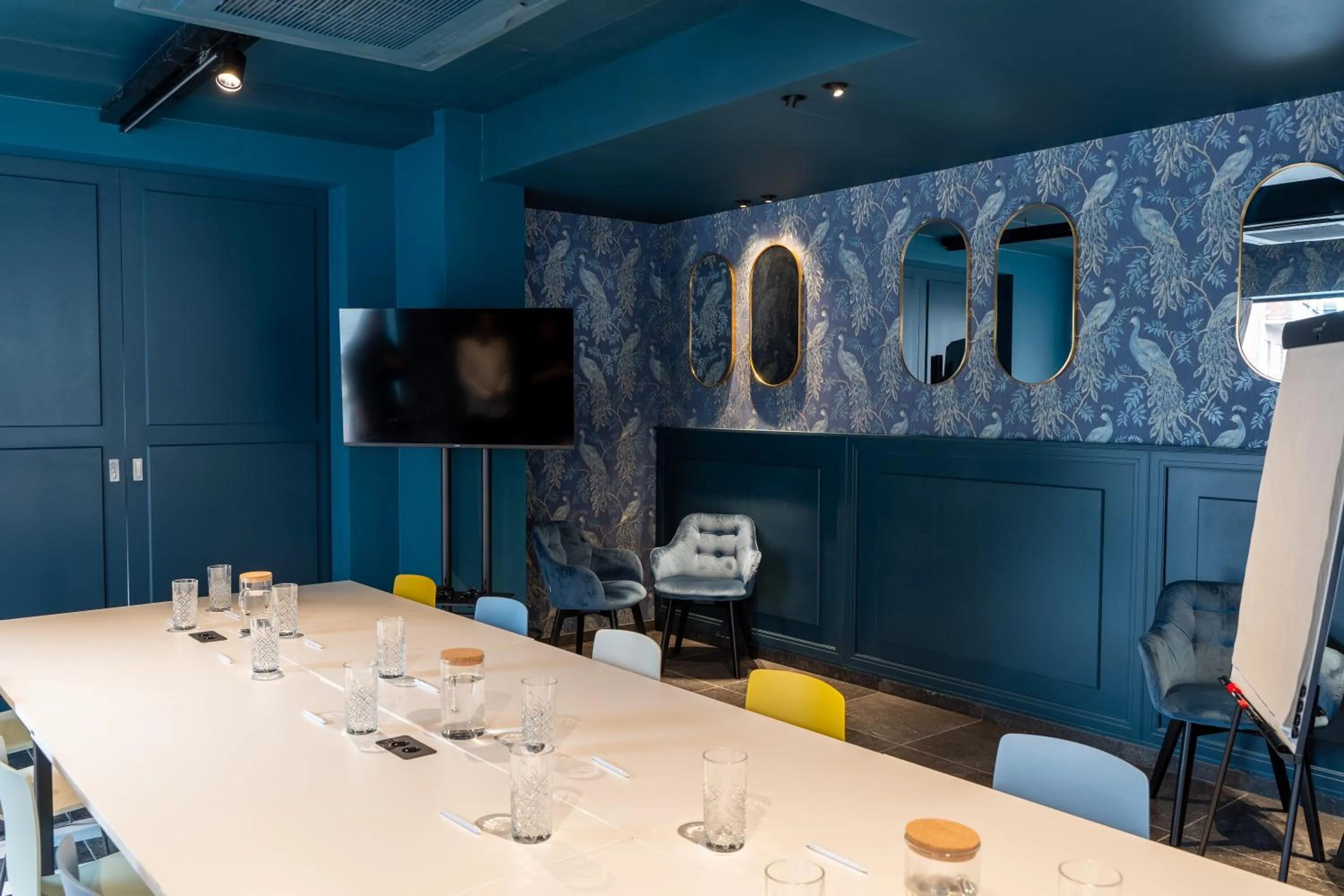 Business facilities in YUP Hotel