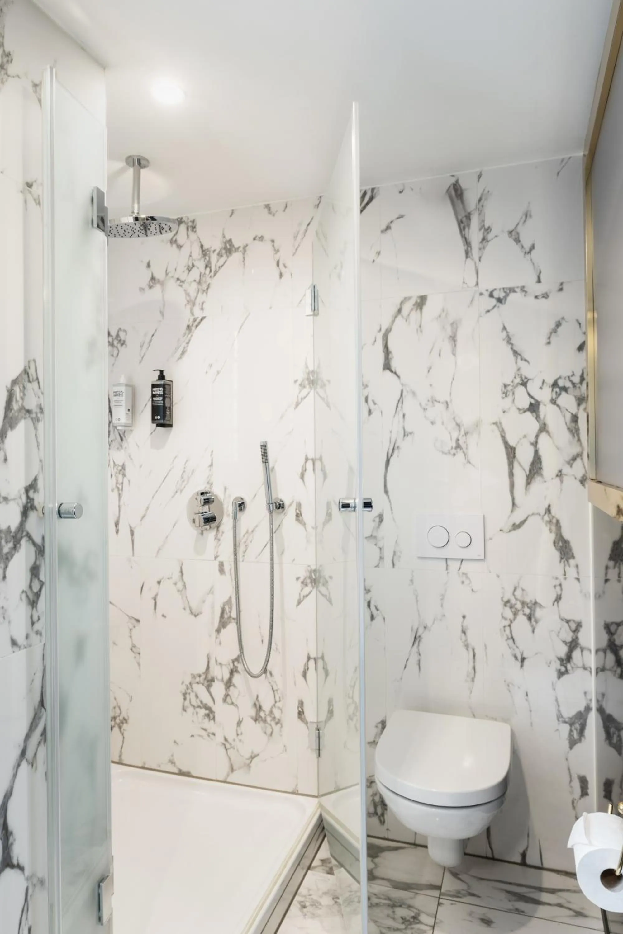 Shower in ibis Styles Hasselt City Centre