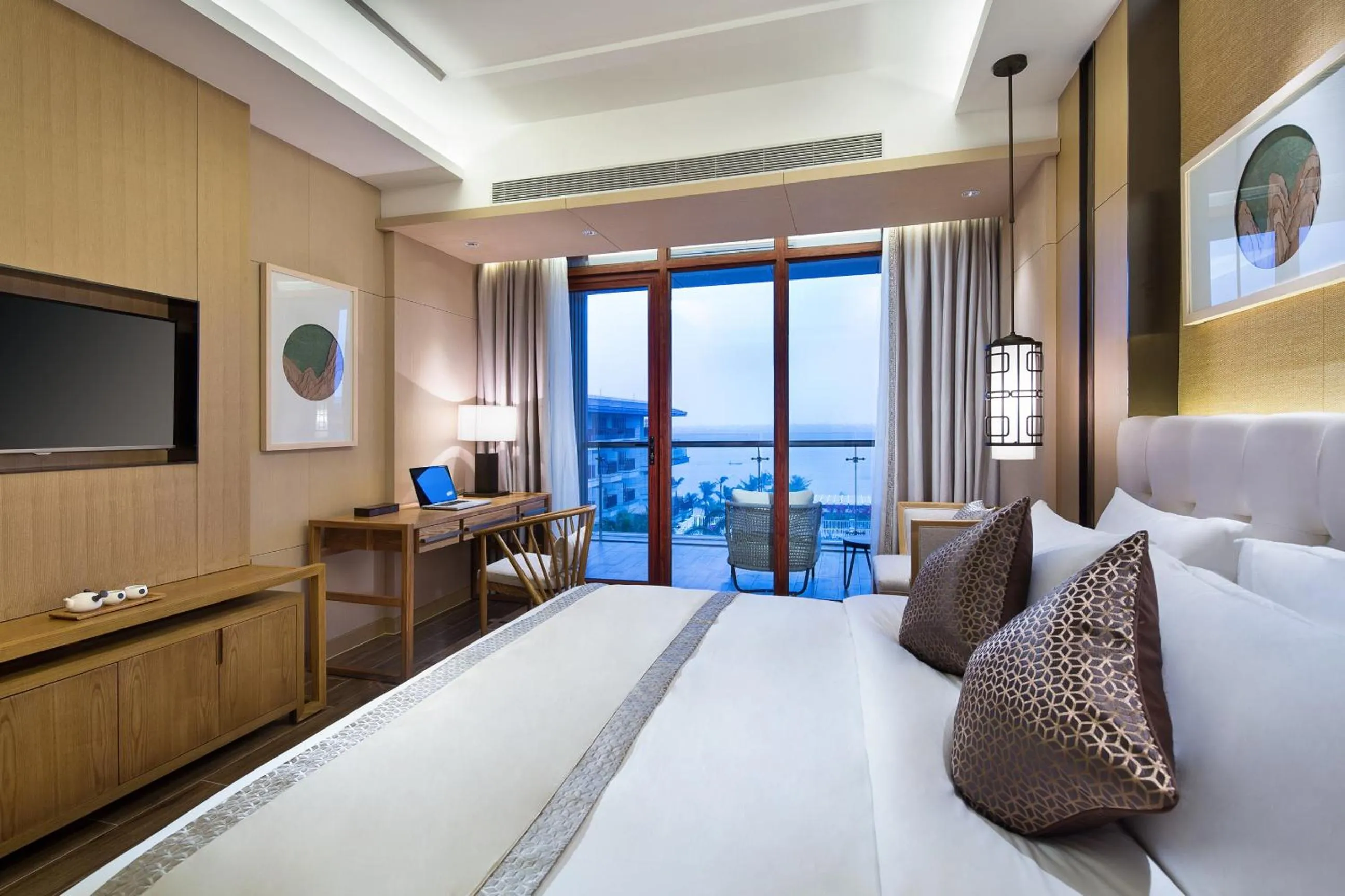 Bed in Wyndham Grand Plaza Royale Wenchang