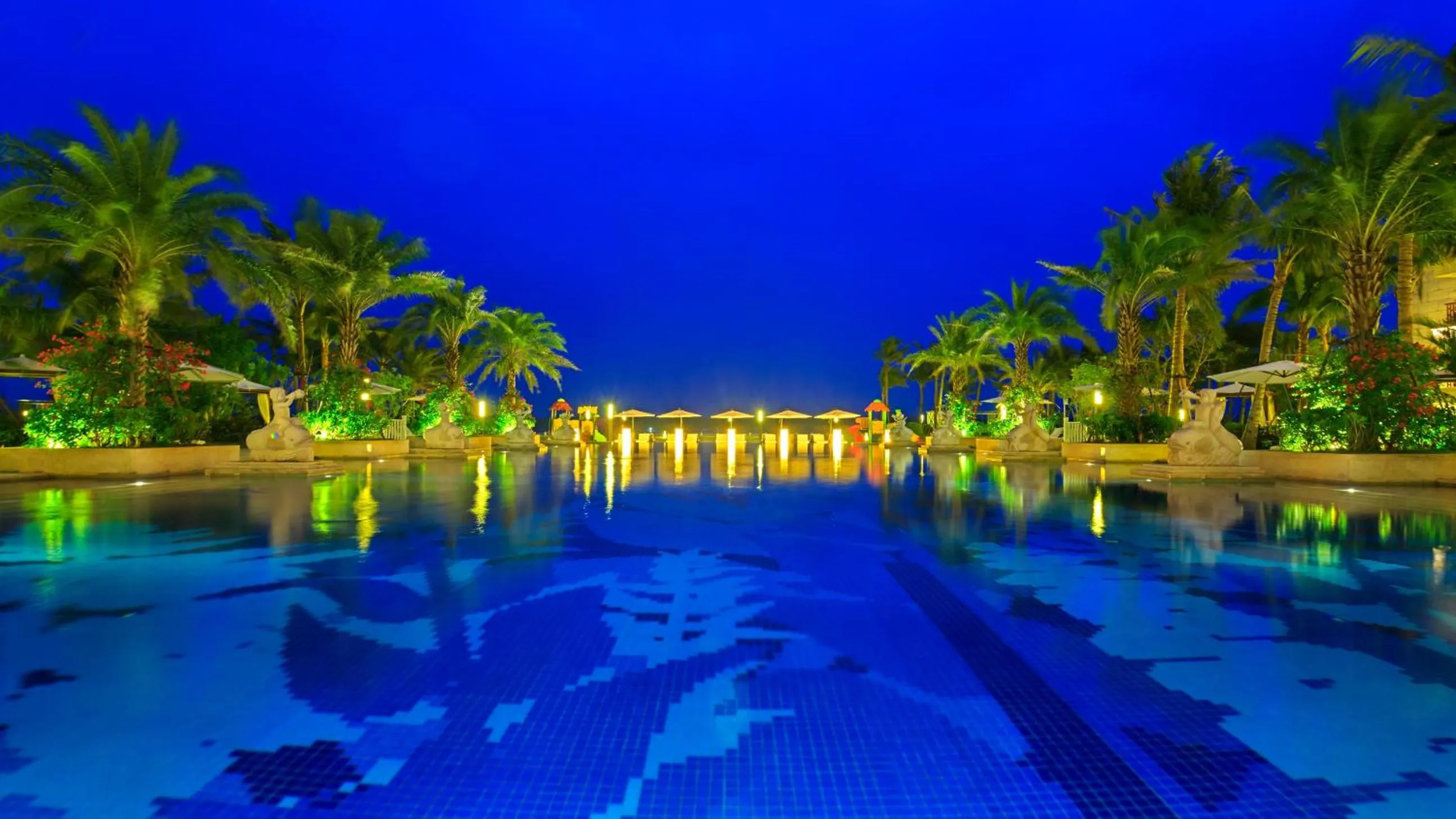 Night in Wyndham Grand Plaza Royale Wenchang