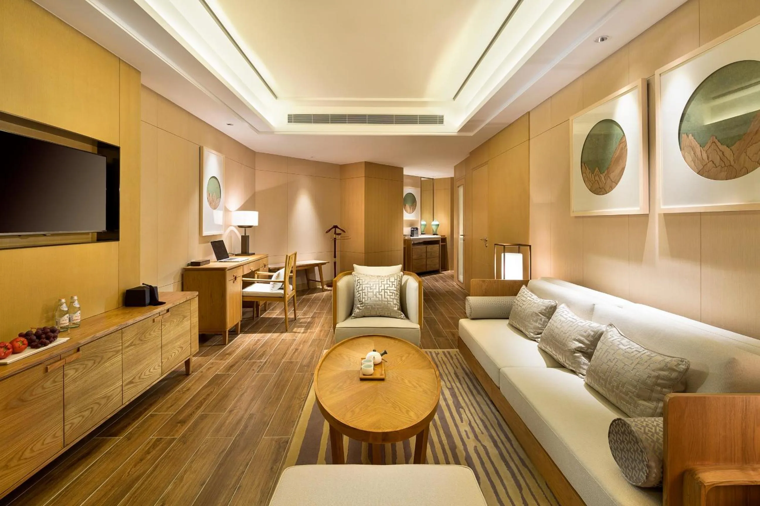 Communal lounge/ TV room in Wyndham Grand Plaza Royale Wenchang