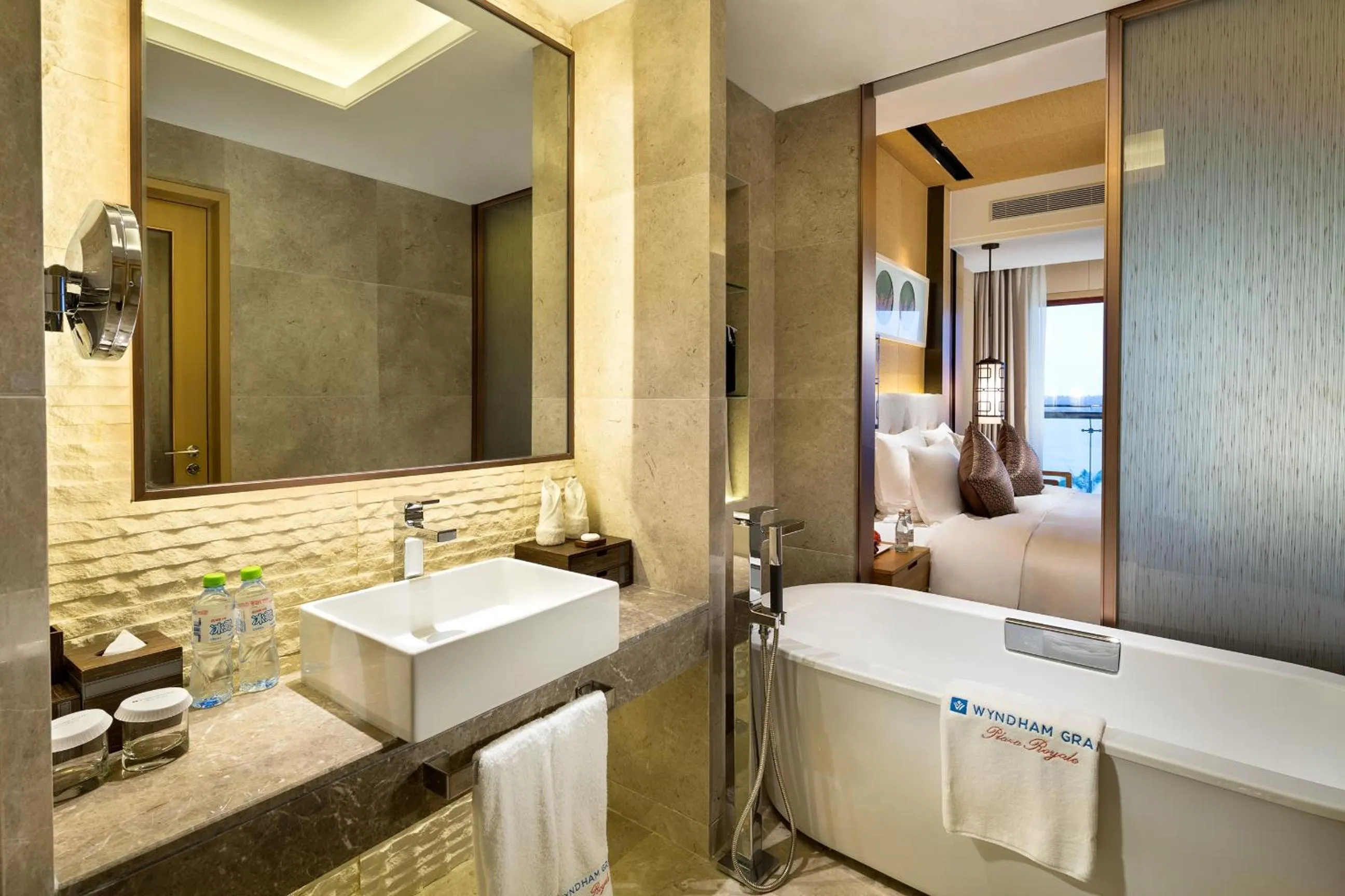 Bath in Wyndham Grand Plaza Royale Wenchang