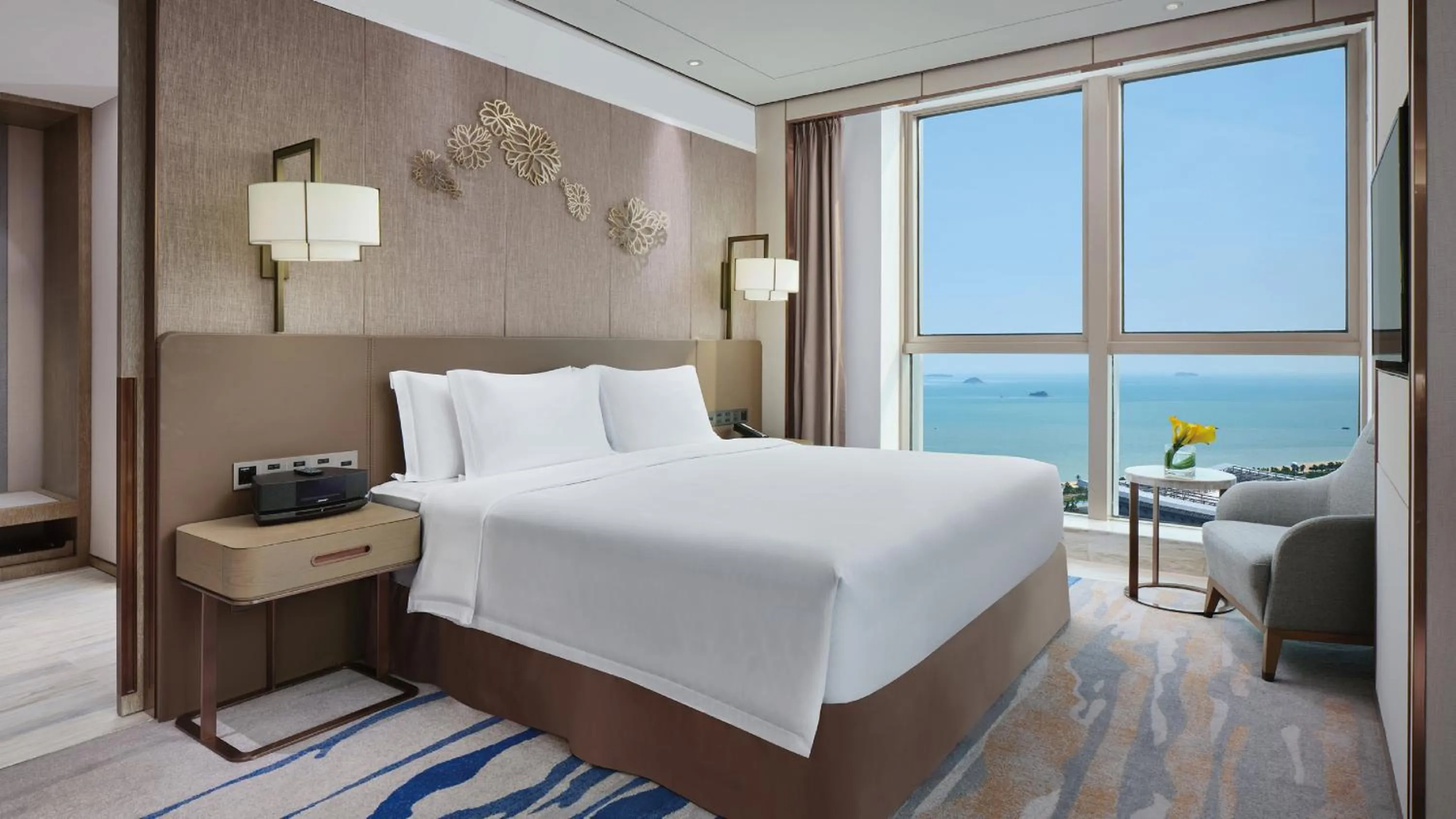Photo of the whole room, Bed in InterContinental Xiamen by IHG
