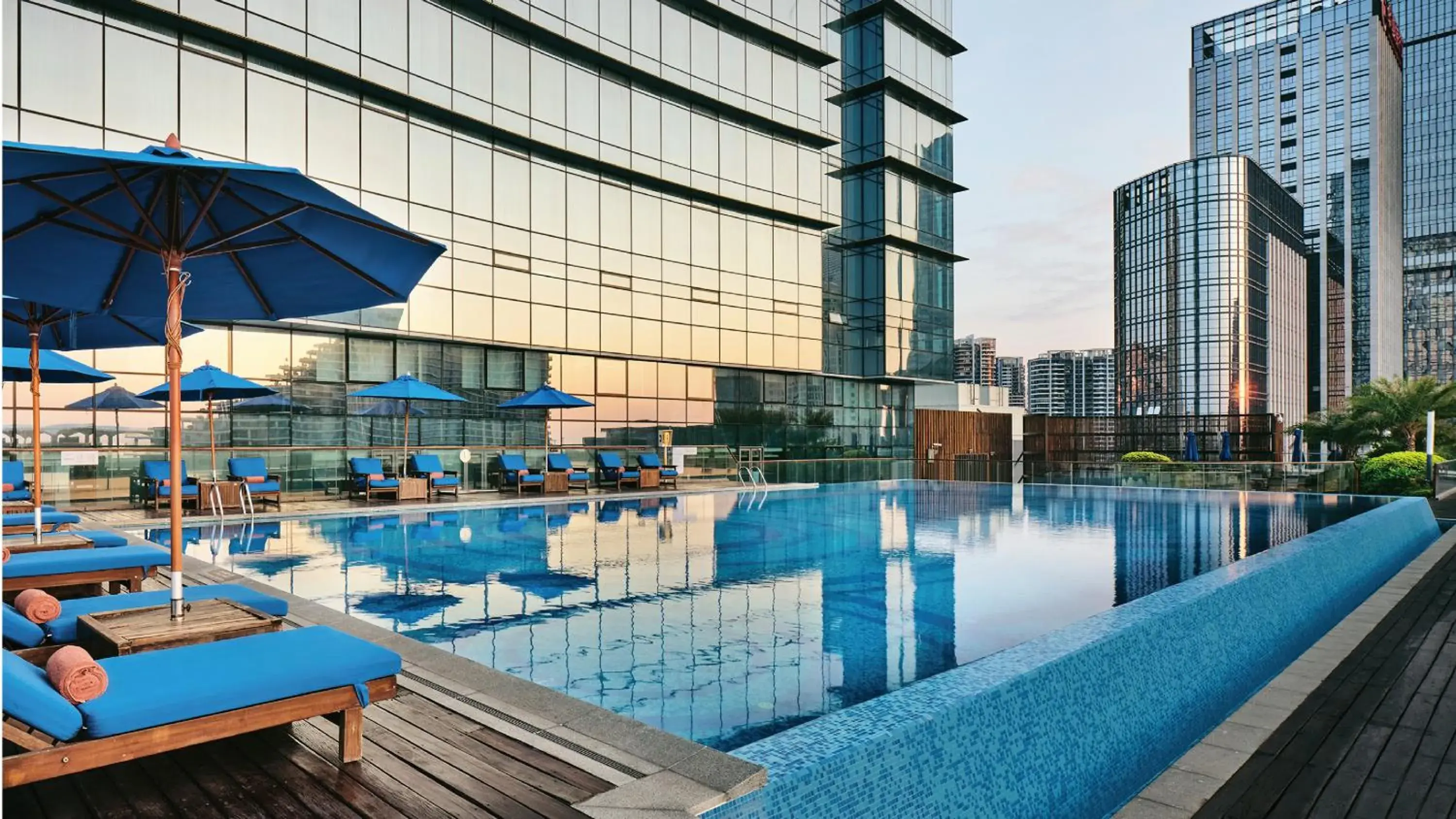 Swimming pool in InterContinental Xiamen by IHG Swimming pool in InterContinental Xiamen by IHG