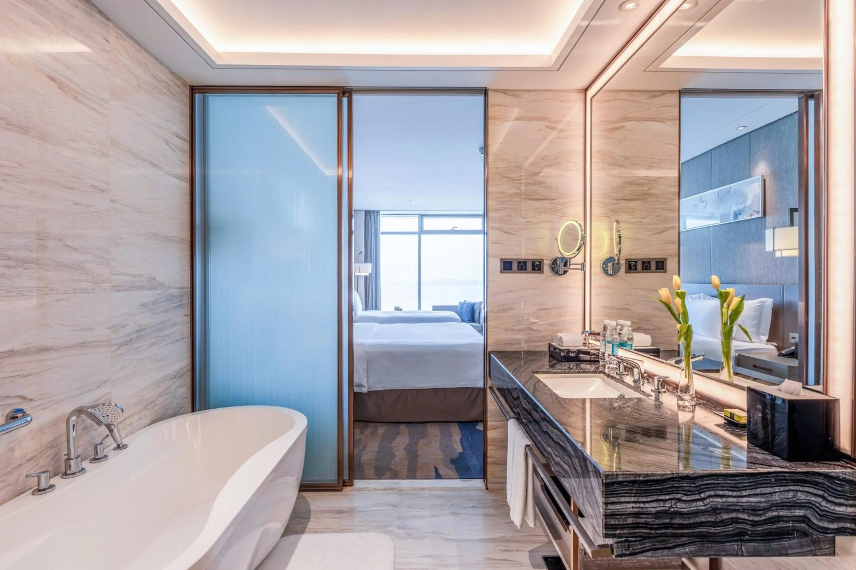 Photo of the whole room, Bed in InterContinental Xiamen by IHG