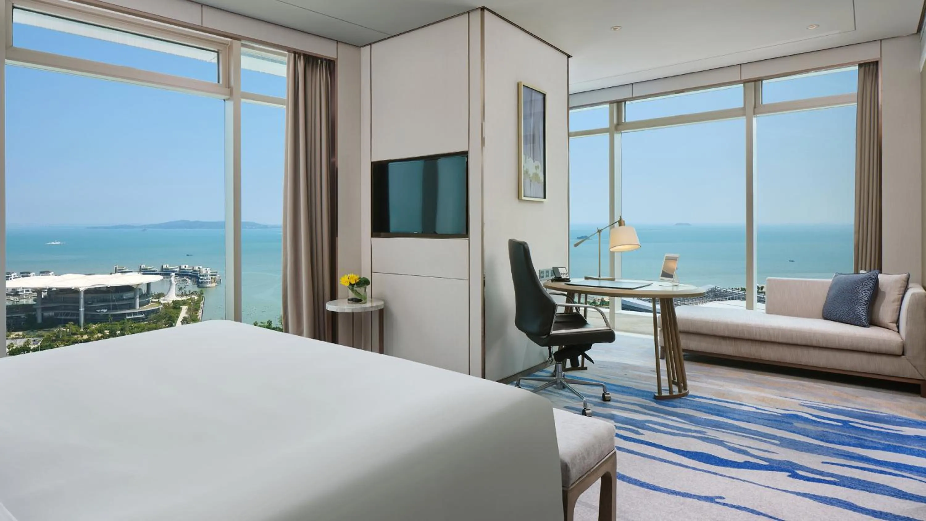 Photo of the whole room, Bed in InterContinental Xiamen by IHG