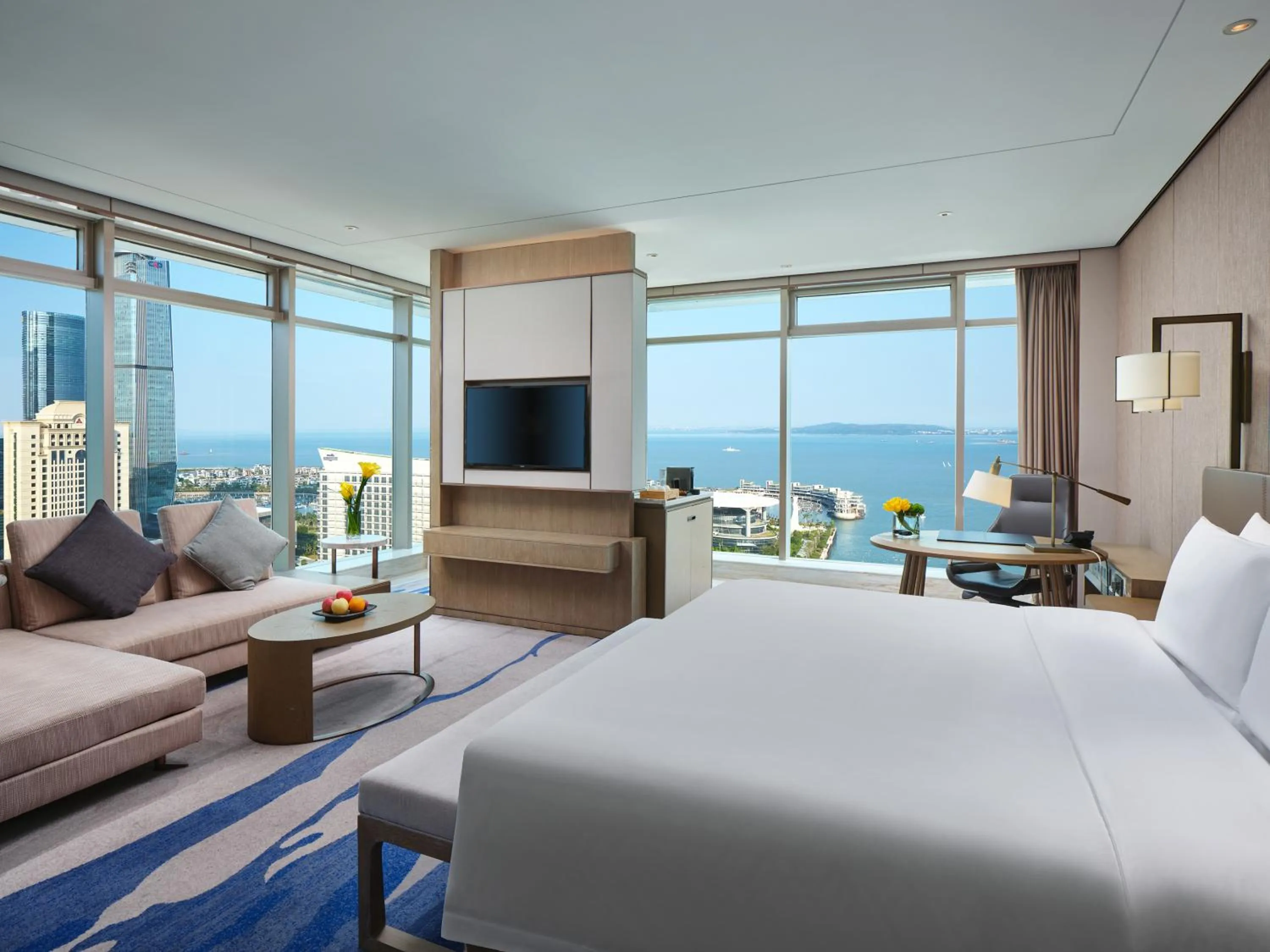 Photo of the whole room, Bed in InterContinental Xiamen by IHG