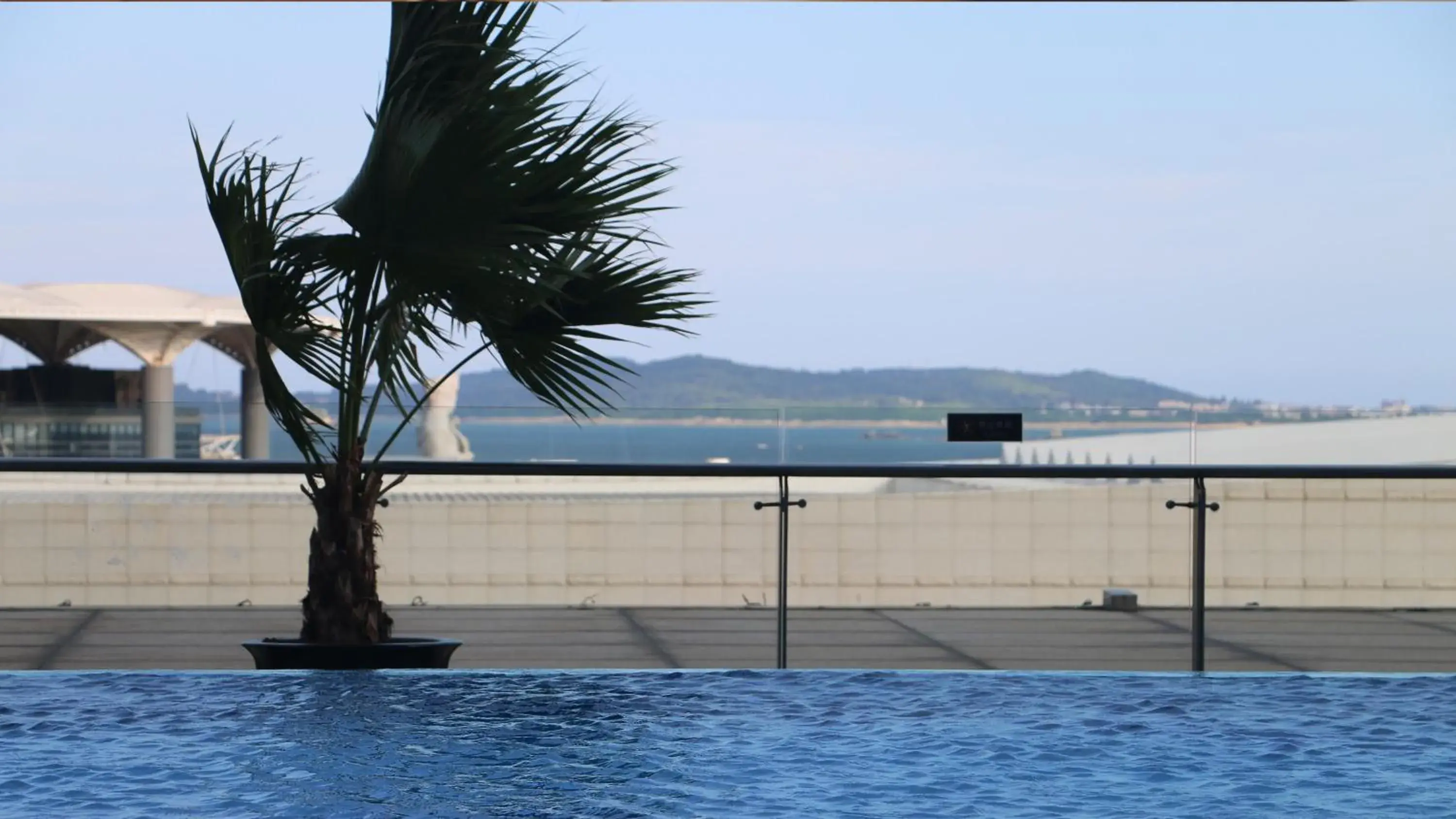 Swimming pool in InterContinental Xiamen by IHG Swimming pool in InterContinental Xiamen by IHG