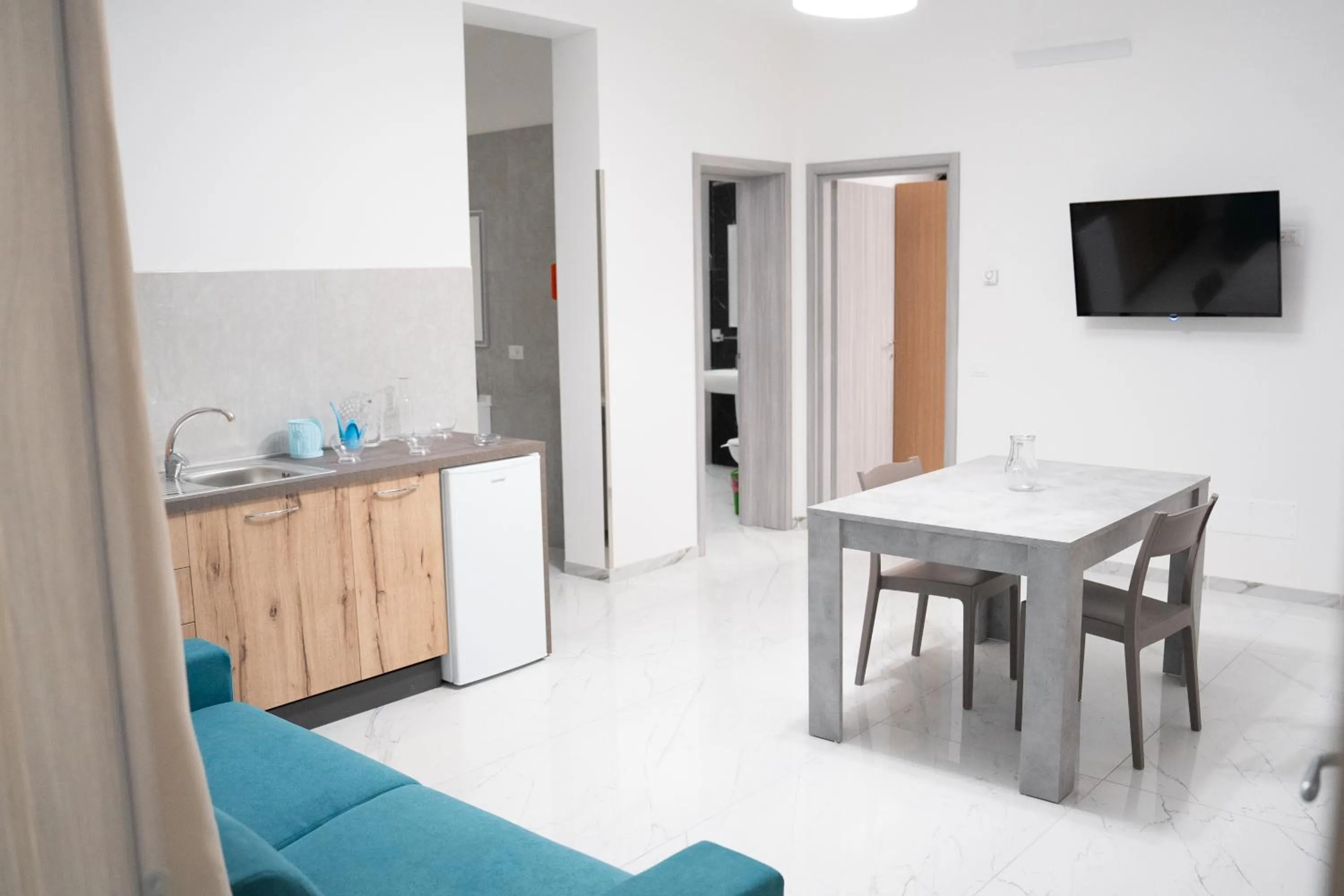 Communal lounge/ TV room in San Cataldo Hotel