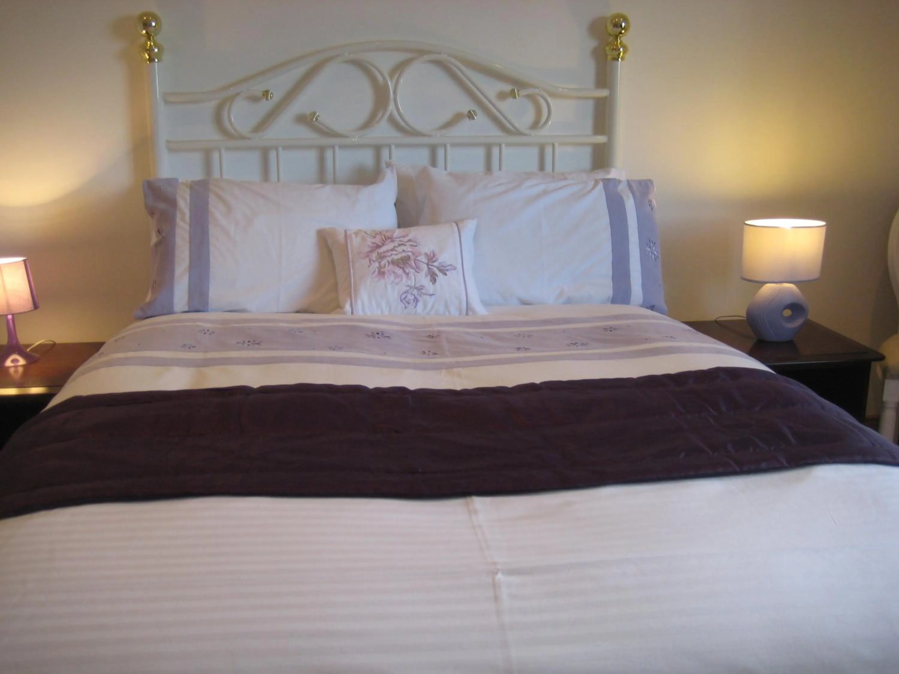 Bed in Drumspittal House Guest Accomodation