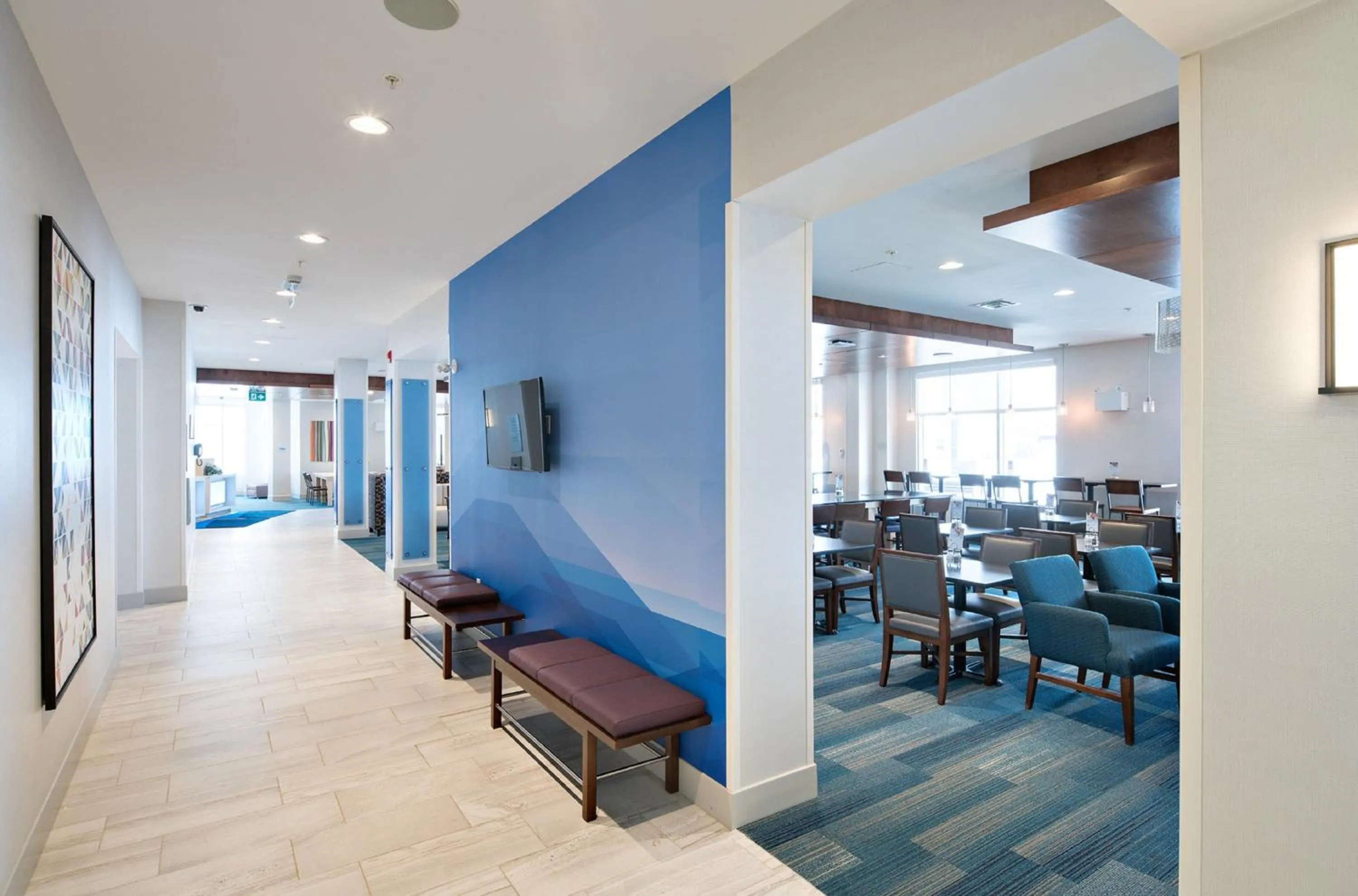 Lobby or reception in Holiday Inn Express - Red Deer North by IHG