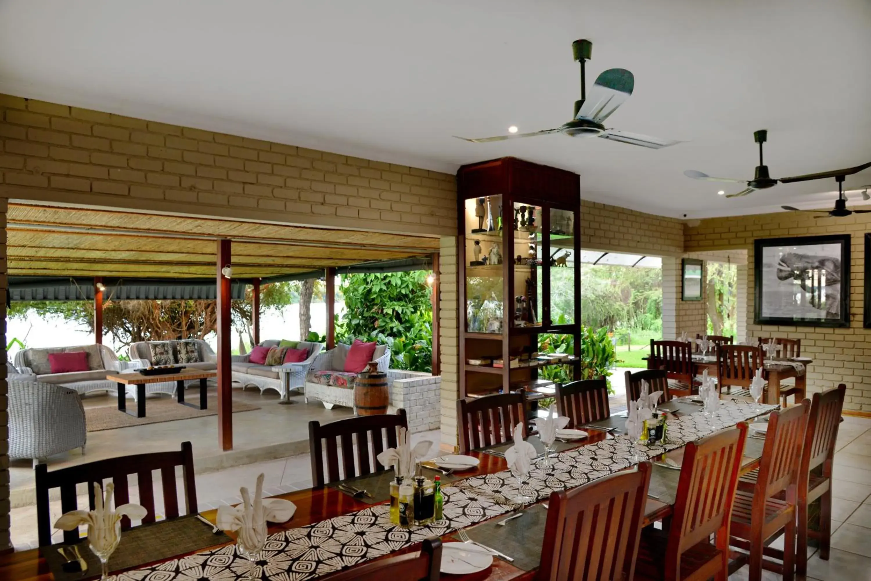 Restaurant/places to eat in River View Lodge Restaurant/places to eat in River View Lodge