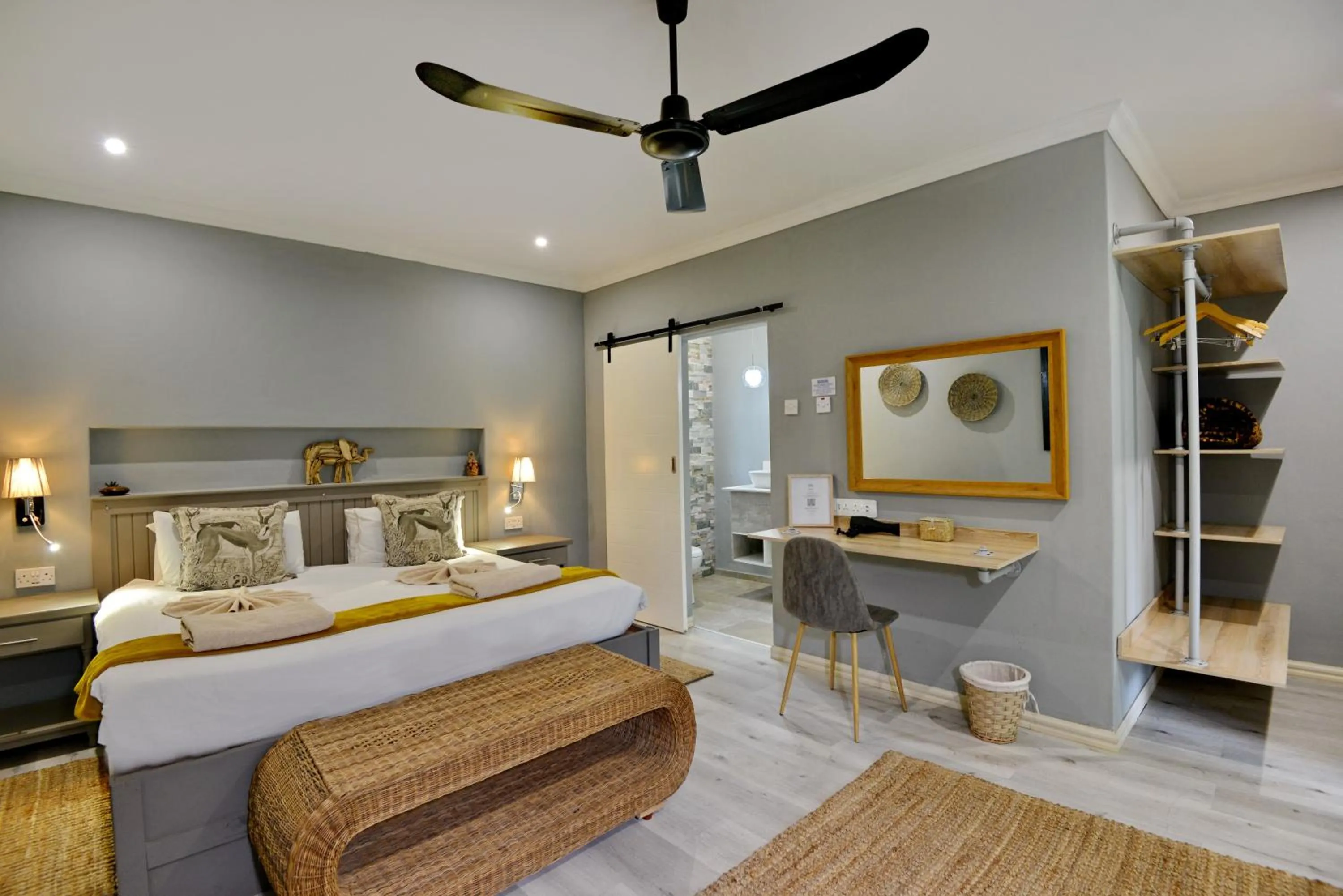 Bedroom, Bed in River View Lodge