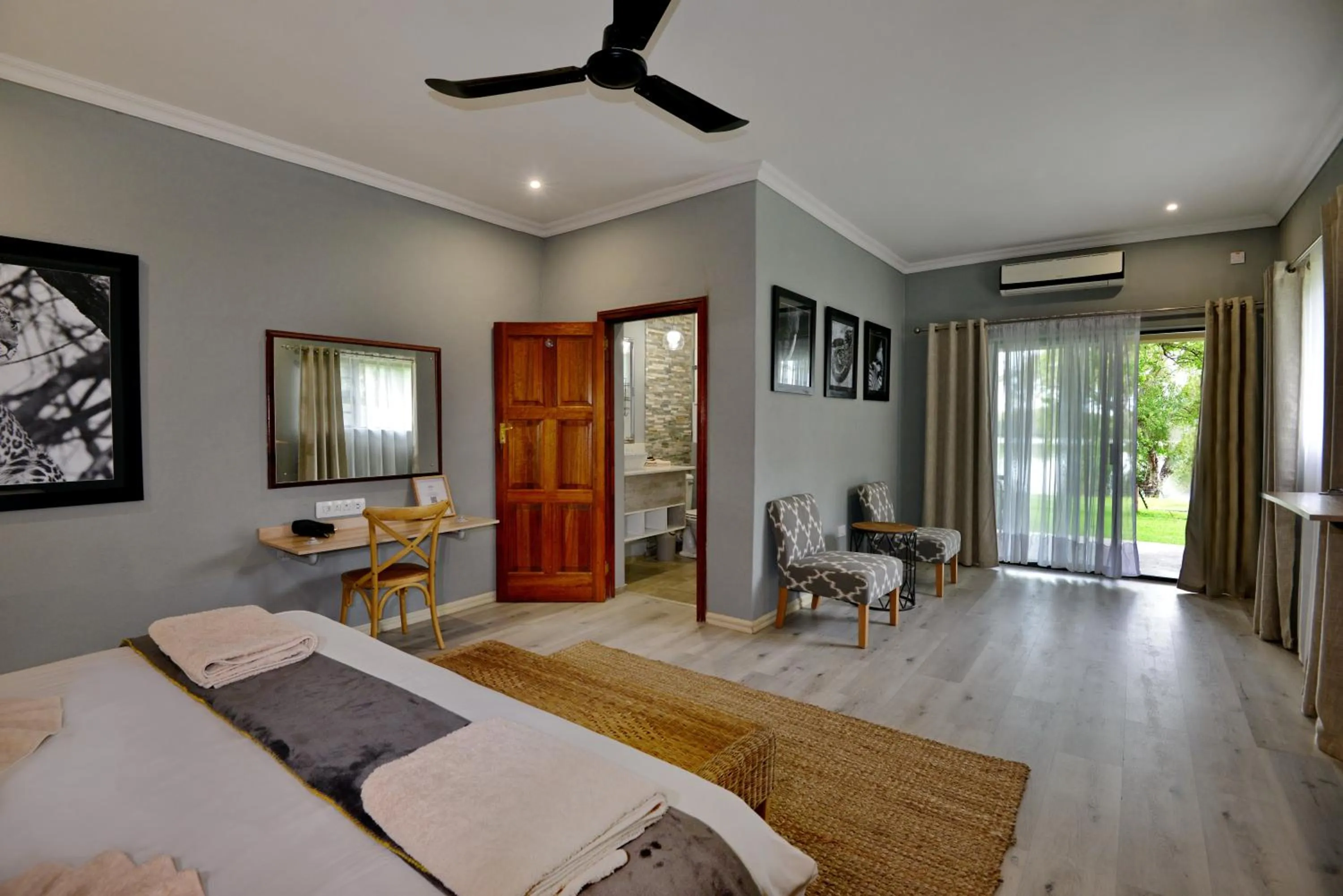 Bedroom, Bed in River View Lodge