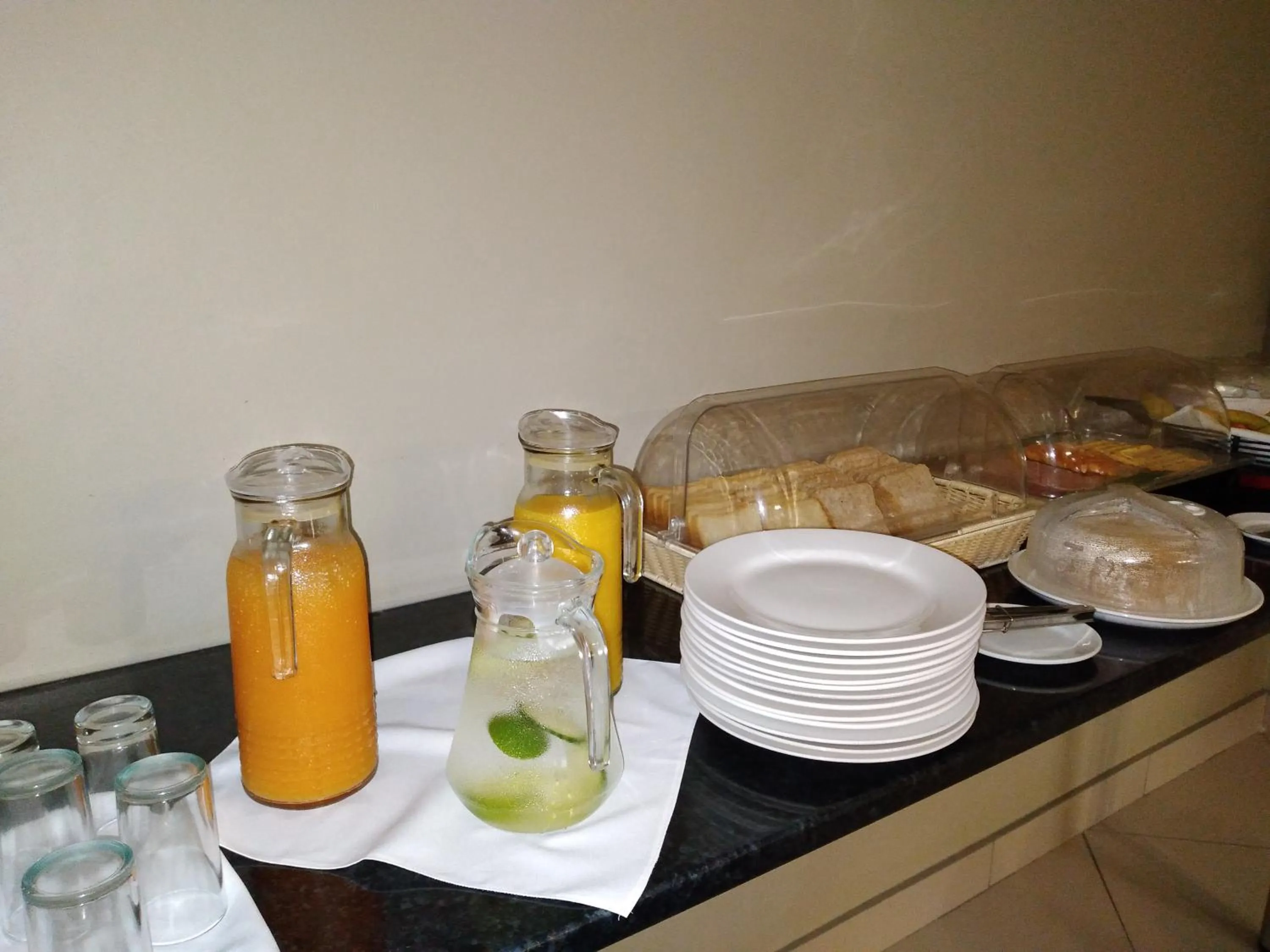 Breakfast in City Lodge Etosha