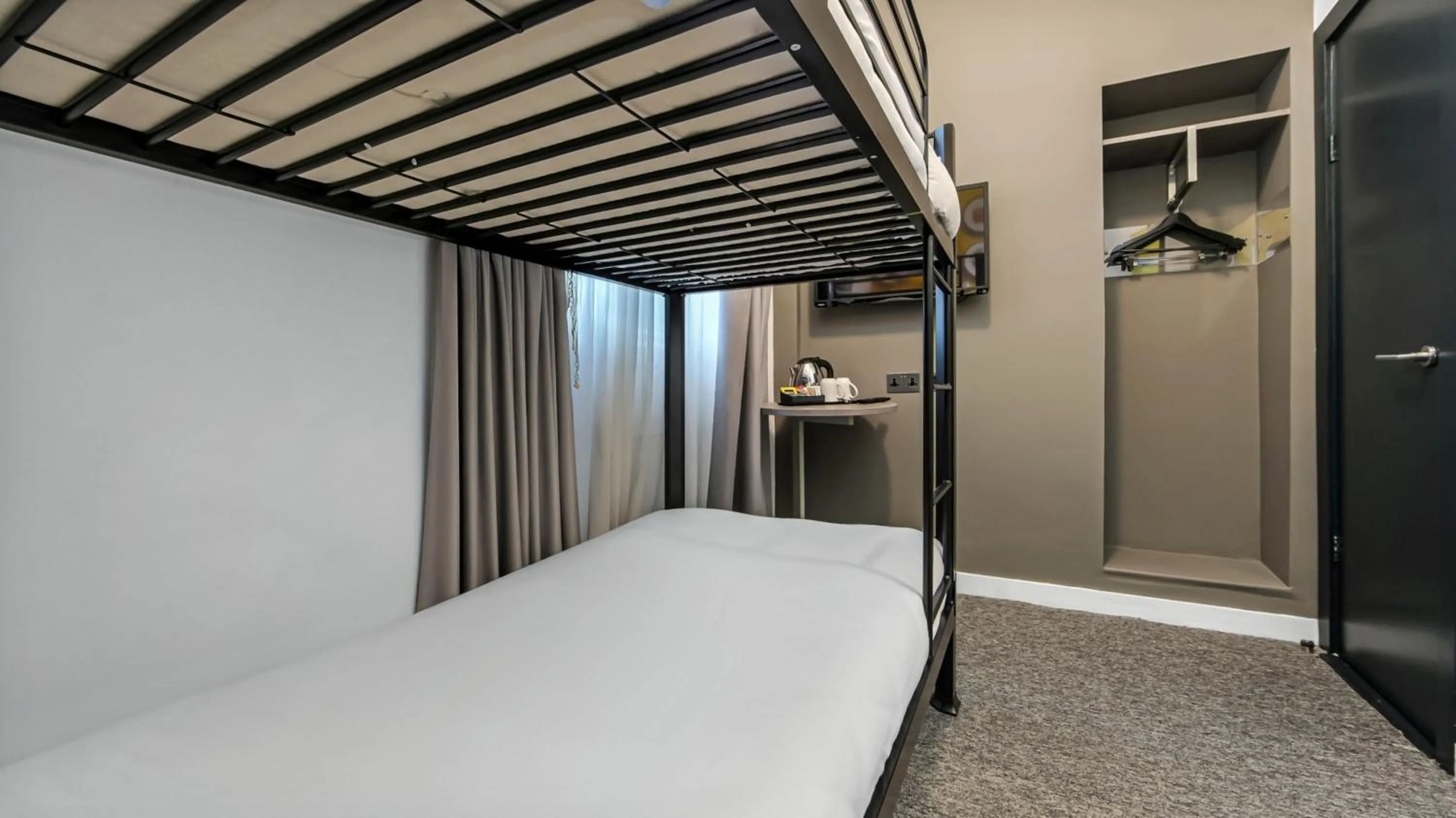 Bedroom, Bed in Heeton Concept Hotel - Kensington London
