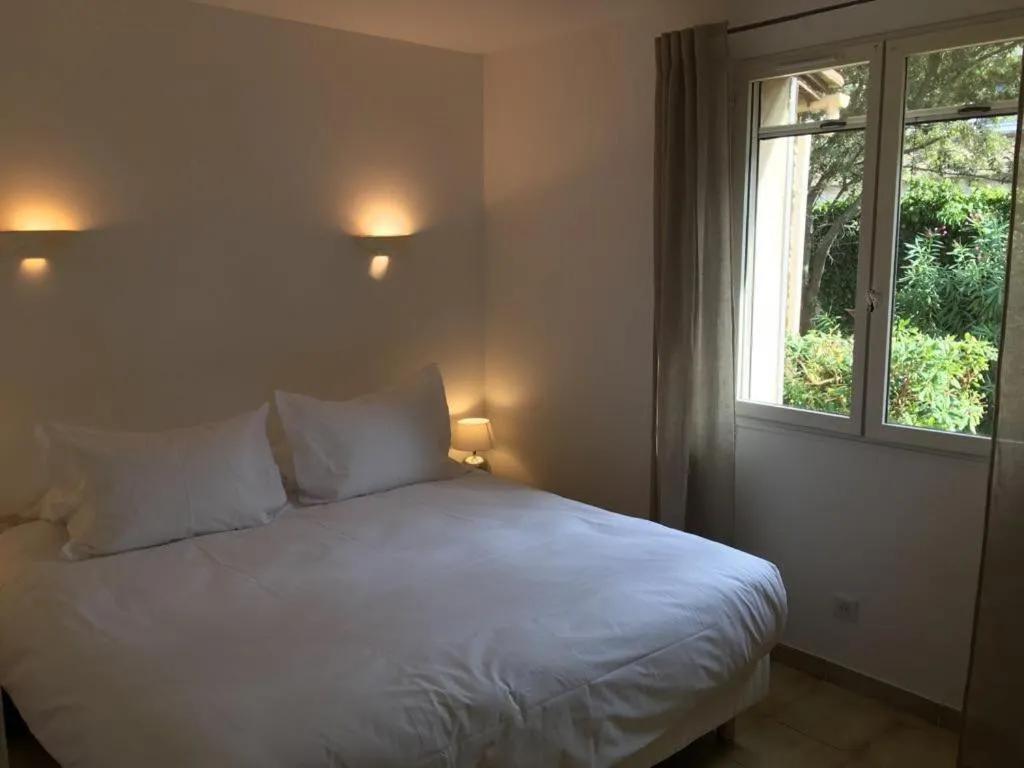 Bed in Villa des carassins