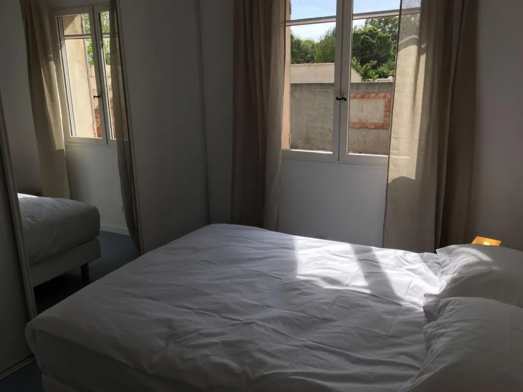 Bed in Villa des carassins