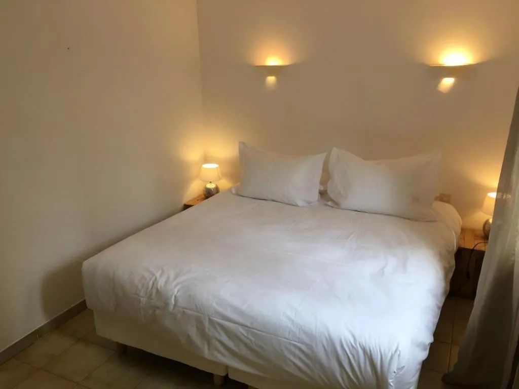Bed in Villa des carassins