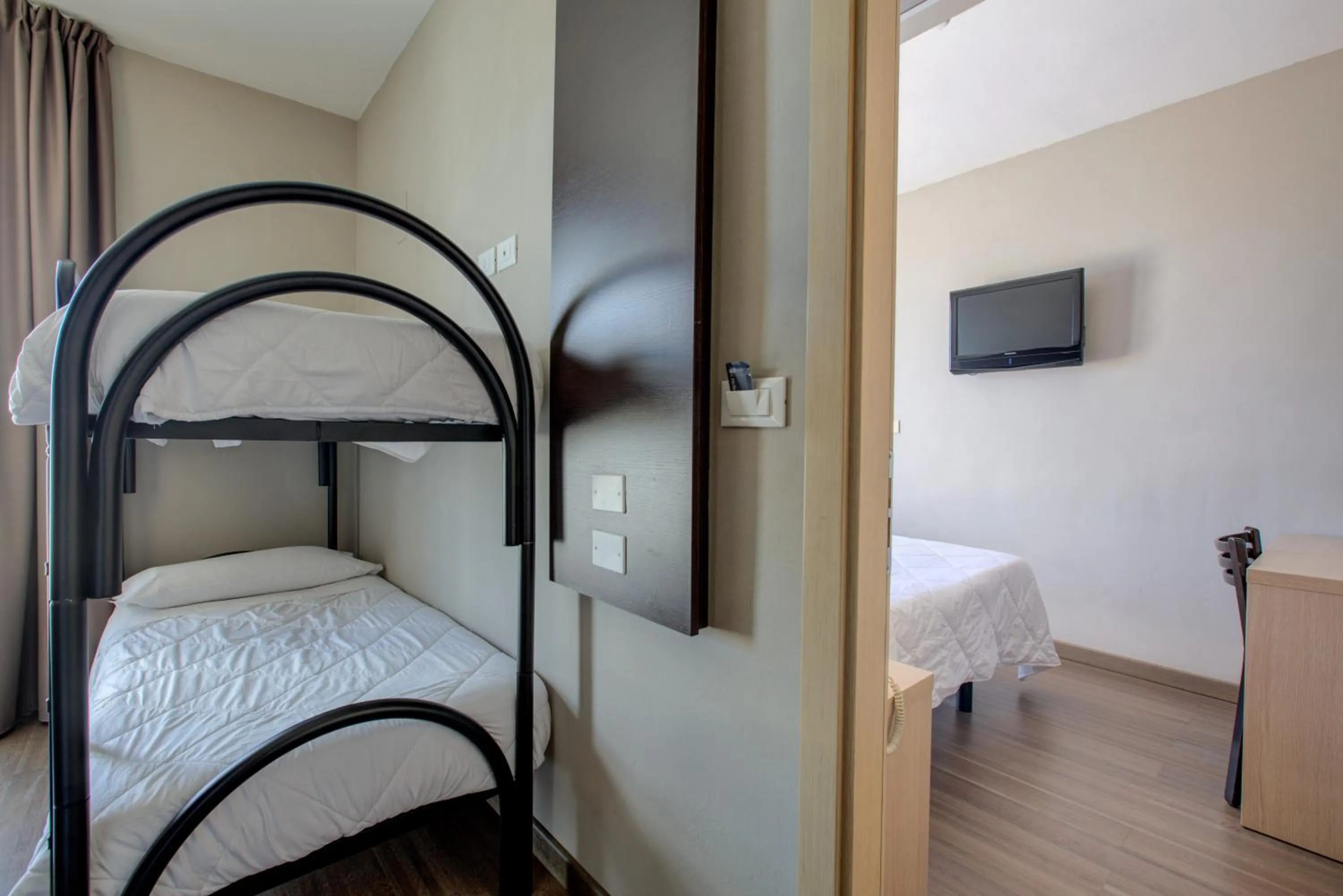 Bedroom, Bed in Hotel Aiglon