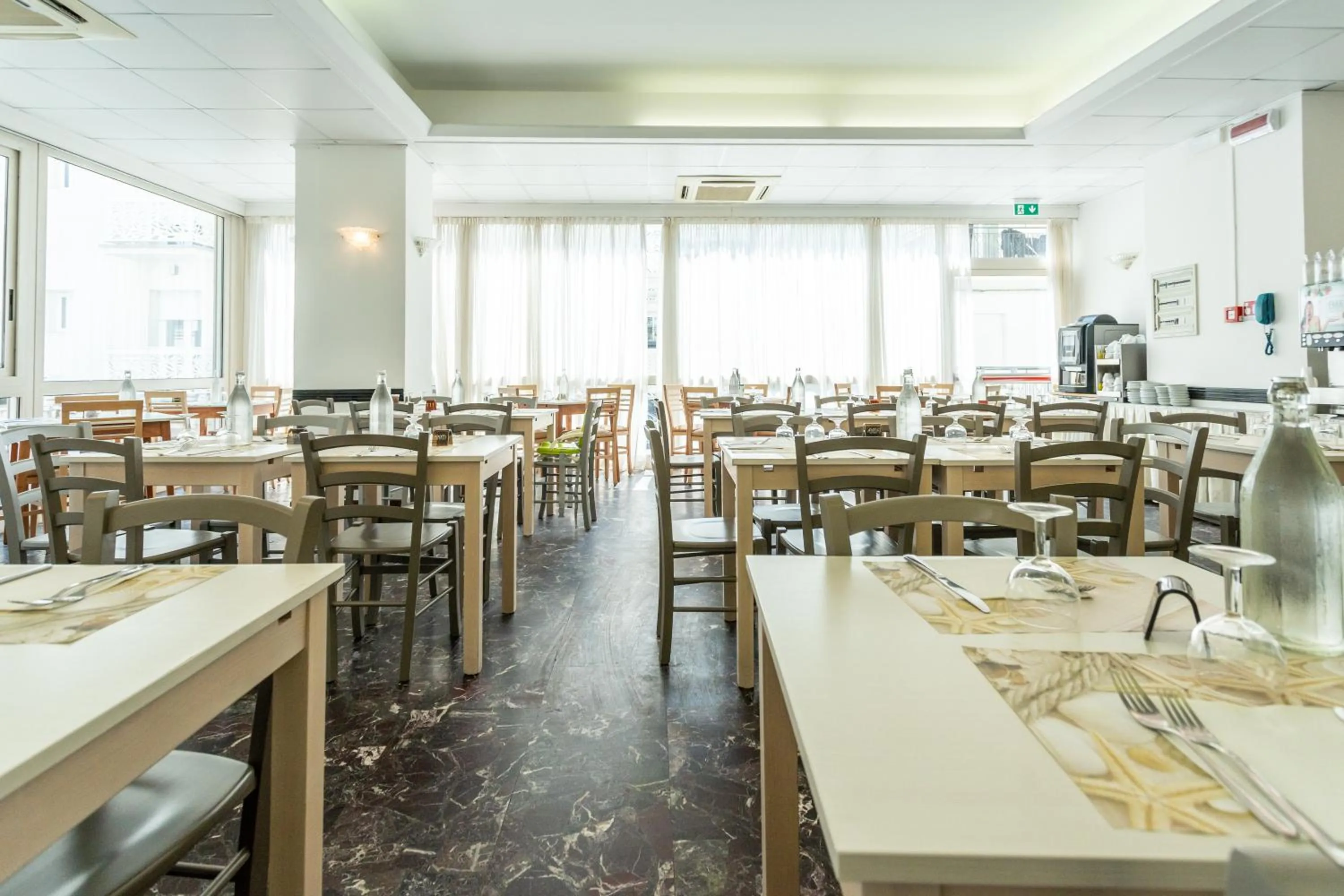 Restaurant/places to eat in Hotel Aiglon