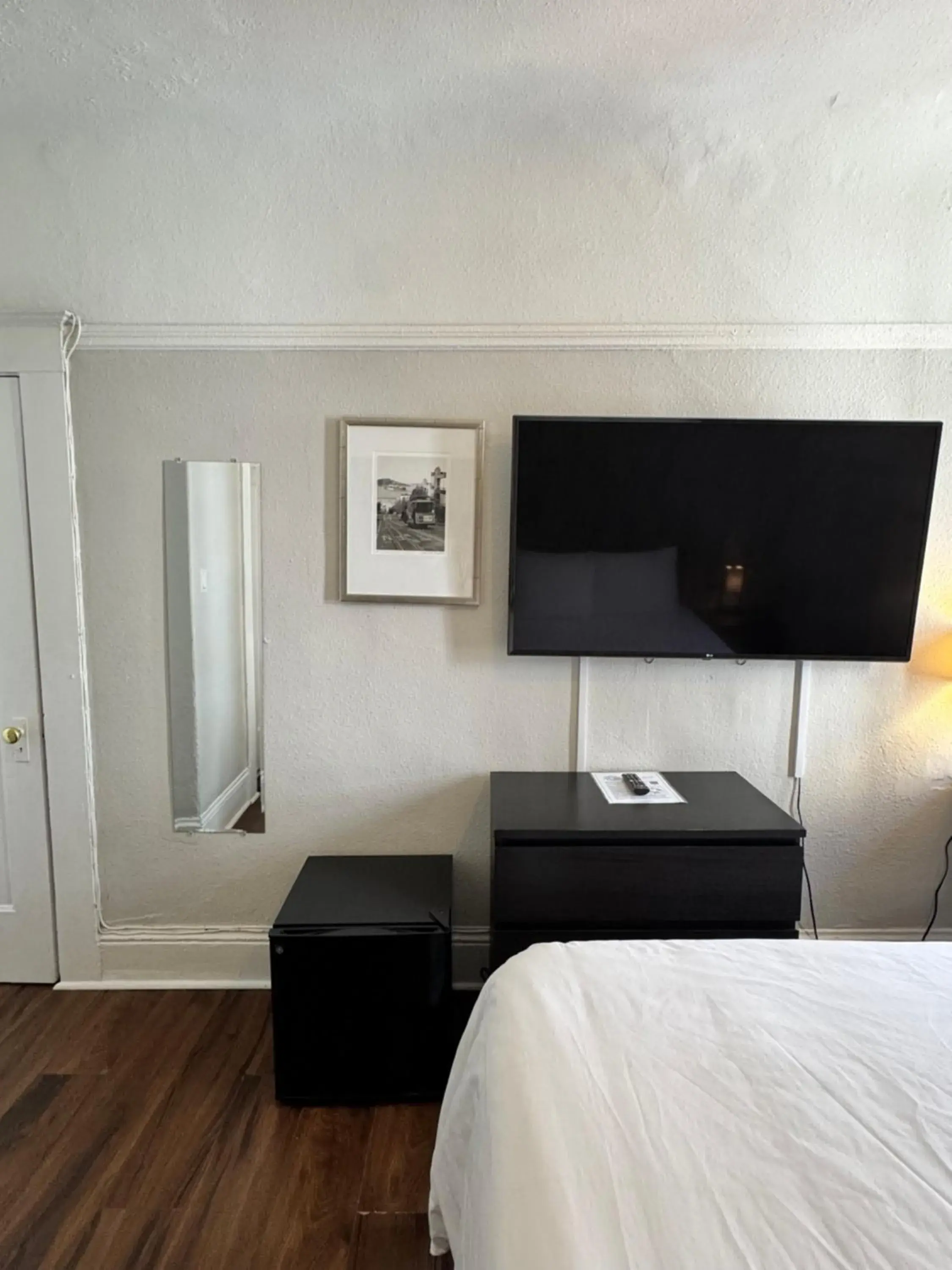 TV and multimedia, Bed in Hotel Ikon TV and multimedia, Bed in Hotel Ikon