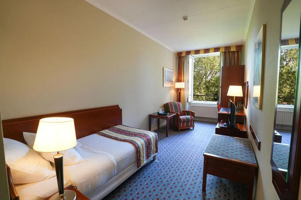 Photo of the whole room, Bed in Park Hotel Brussels