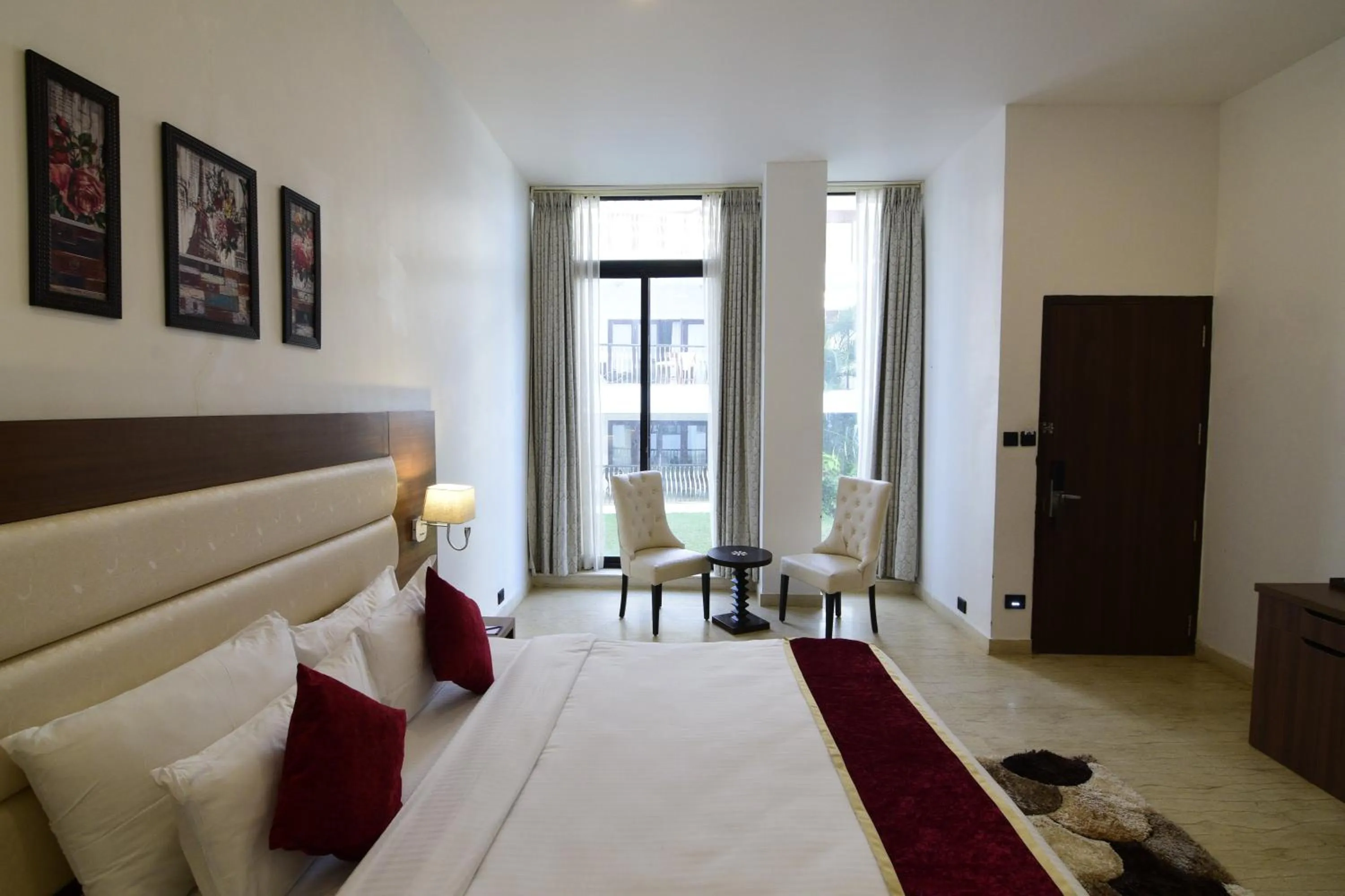 Photo of the whole room in Park Regis Goa