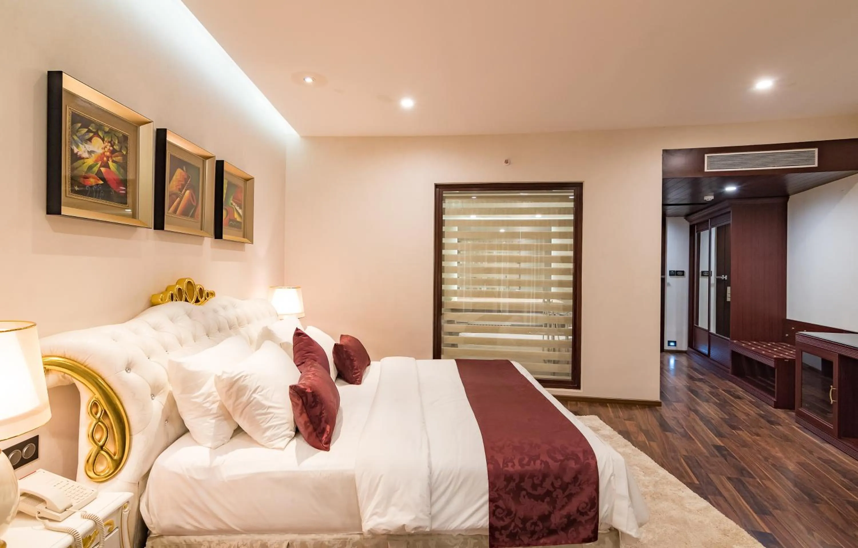 Photo of the whole room in Park Regis Goa