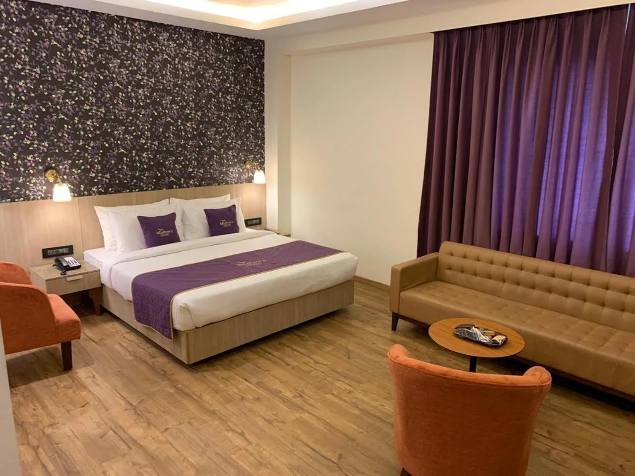 Seating area, Bed in Midtown Grand